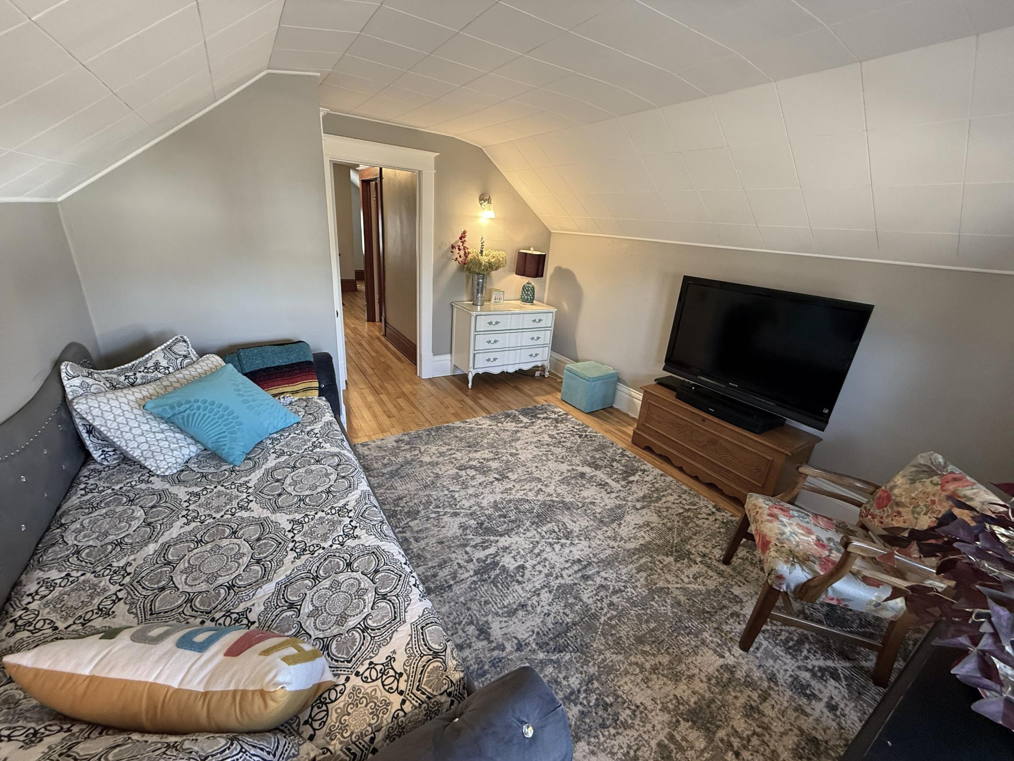 28 Bedroom 3 - Upper Level.jpg