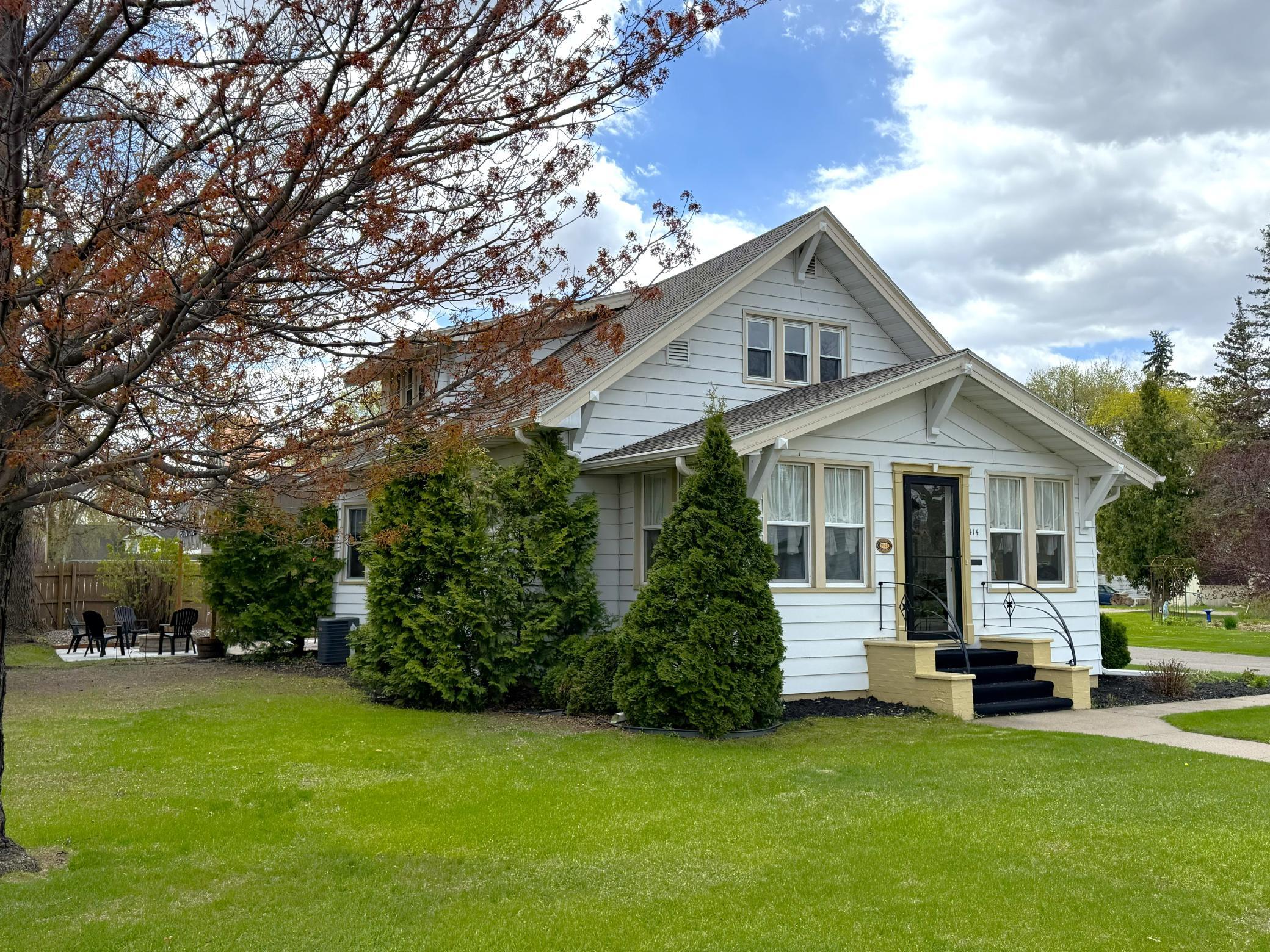 48 414 1st Ave NE.jpg