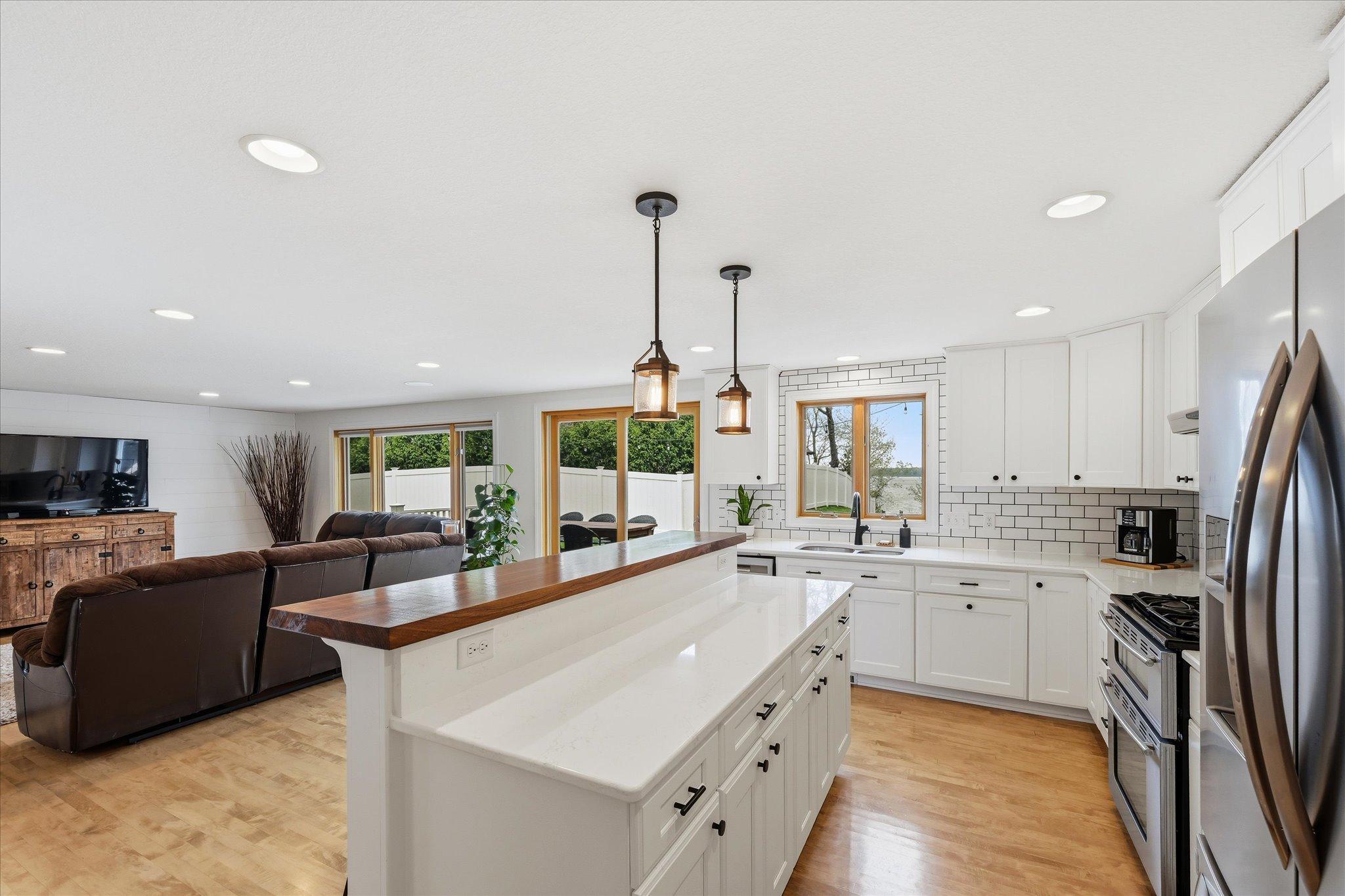 30-811 Montrose Blvd [3036401]- 030.jpg