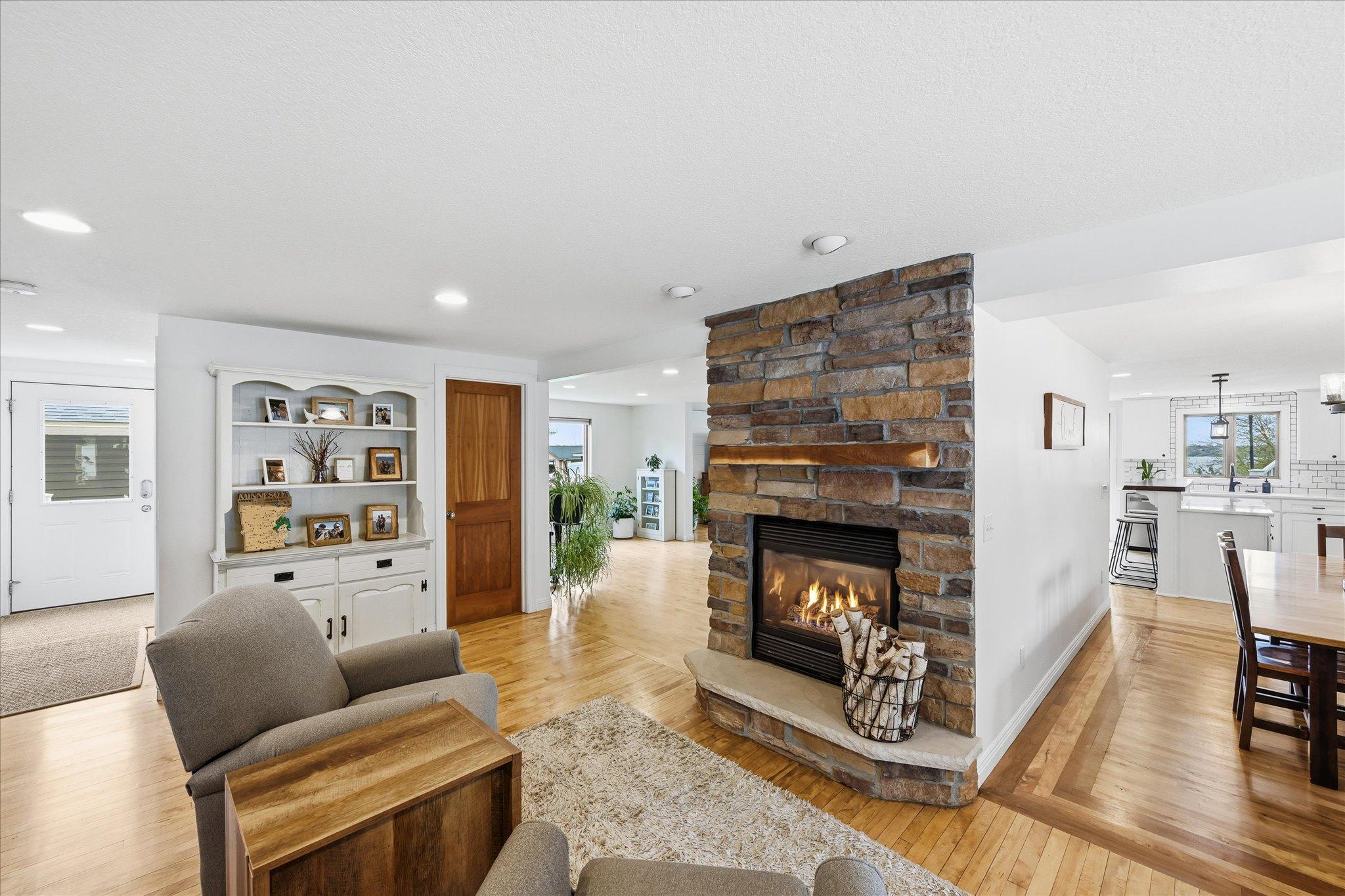 17-811 Montrose Blvd [3036401]- 017.jpg