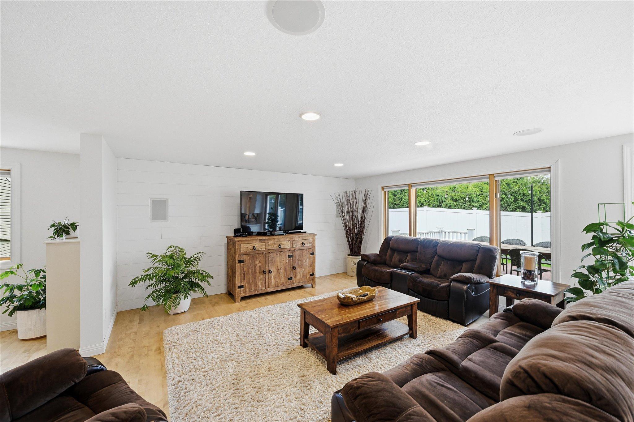 23-811 Montrose Blvd [3036401]- 023.jpg