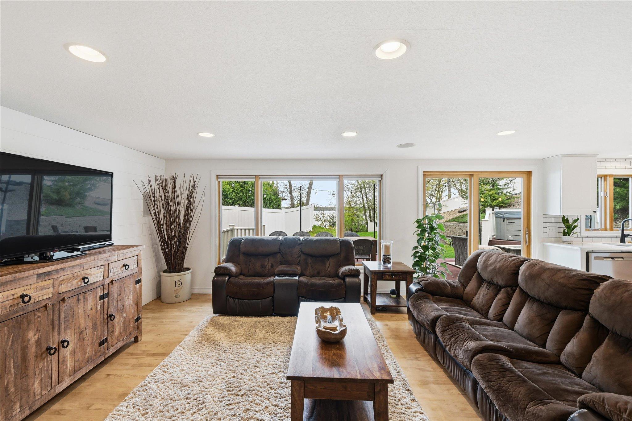 34-811 Montrose Blvd [3036401]- 034.jpg