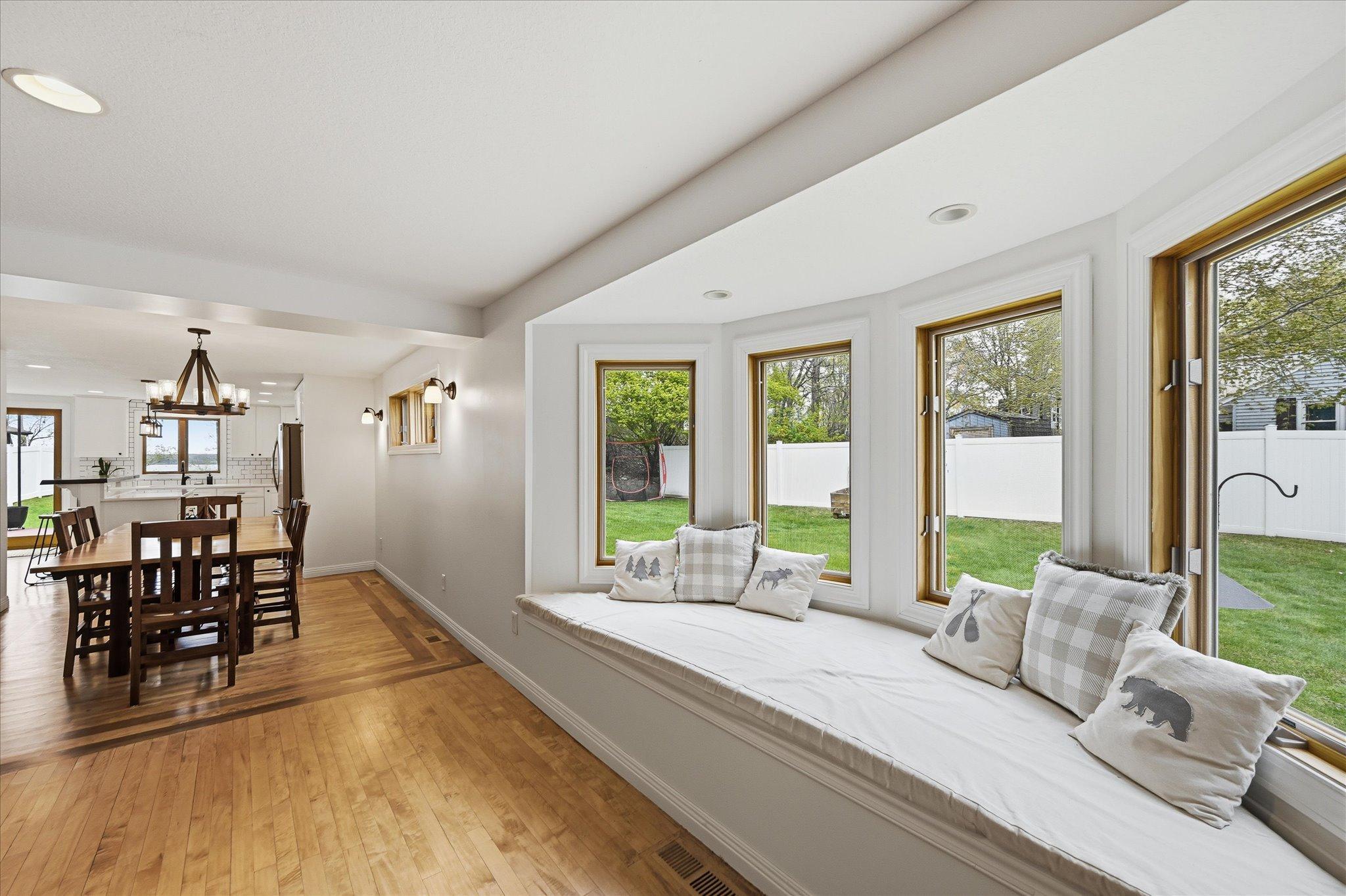 18-811 Montrose Blvd [3036401]- 018.jpg
