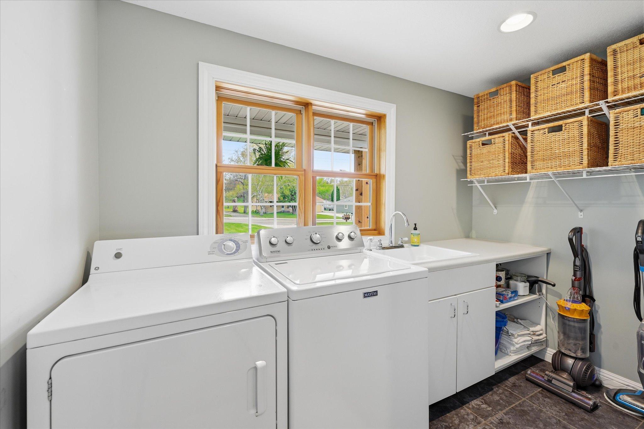 37-811 Montrose Blvd [3036401]- 037.jpg