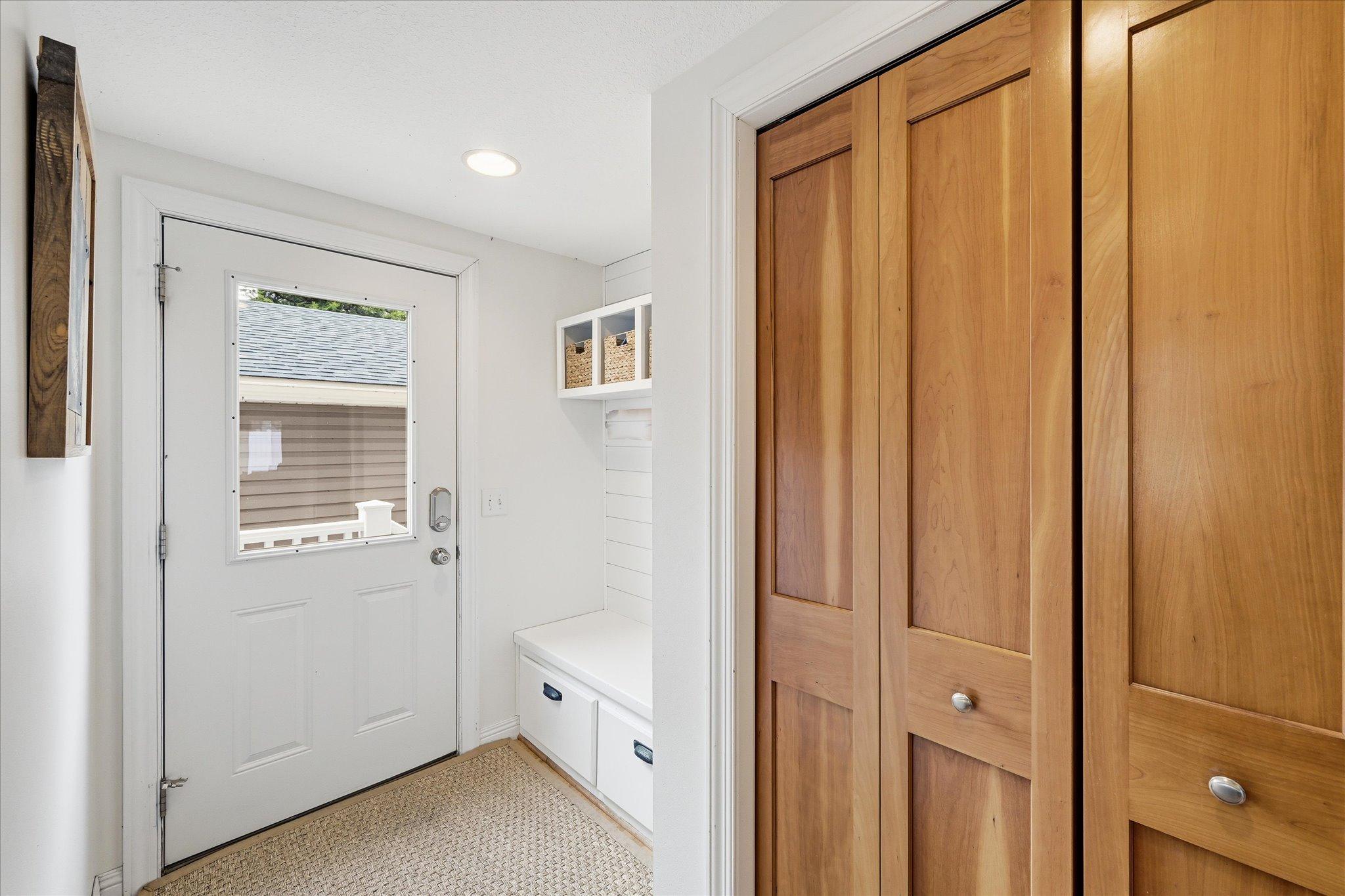 36-811 Montrose Blvd [3036401]- 036.jpg