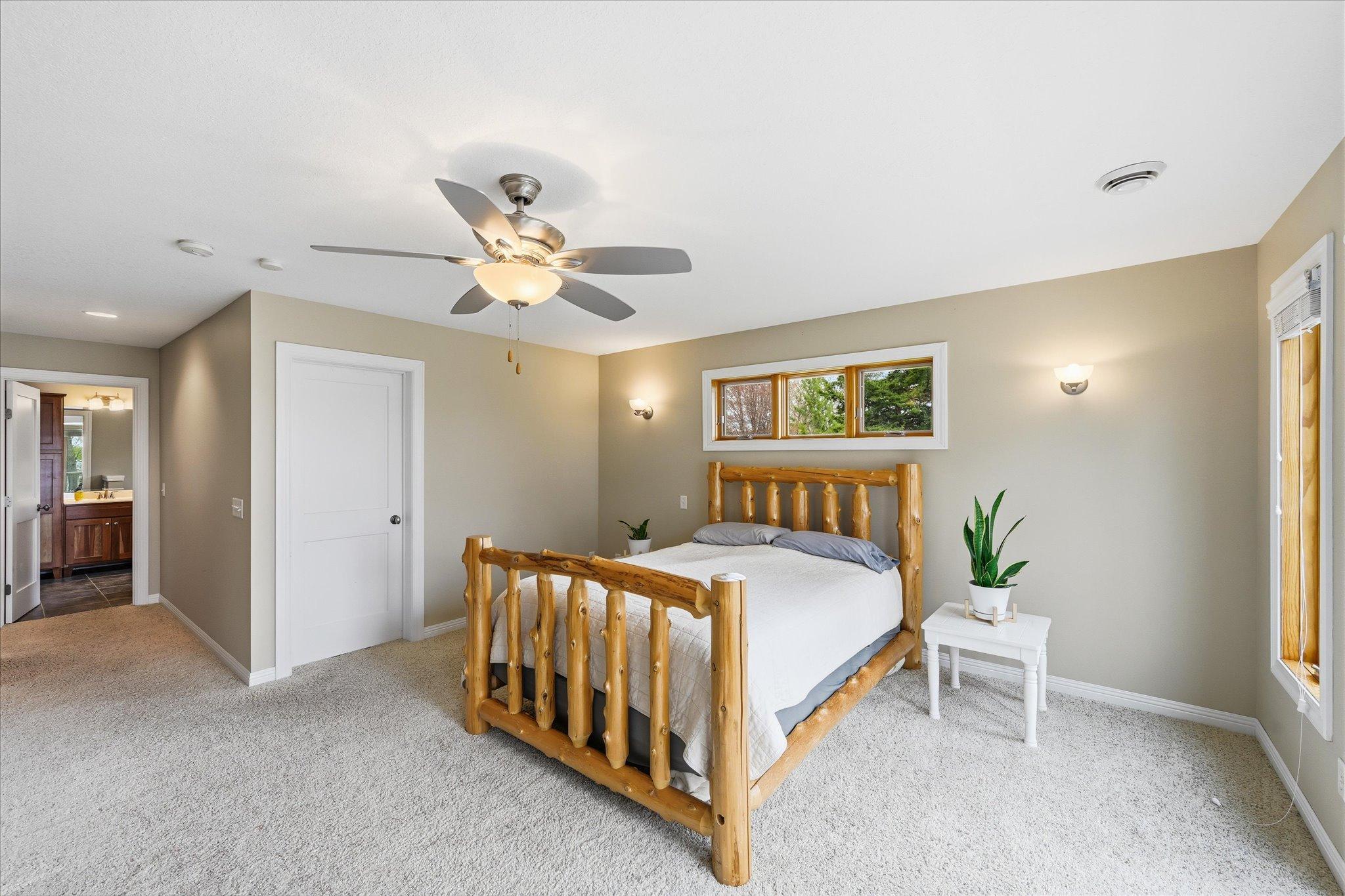 50-811 Montrose Blvd [3036401]- 050.jpg