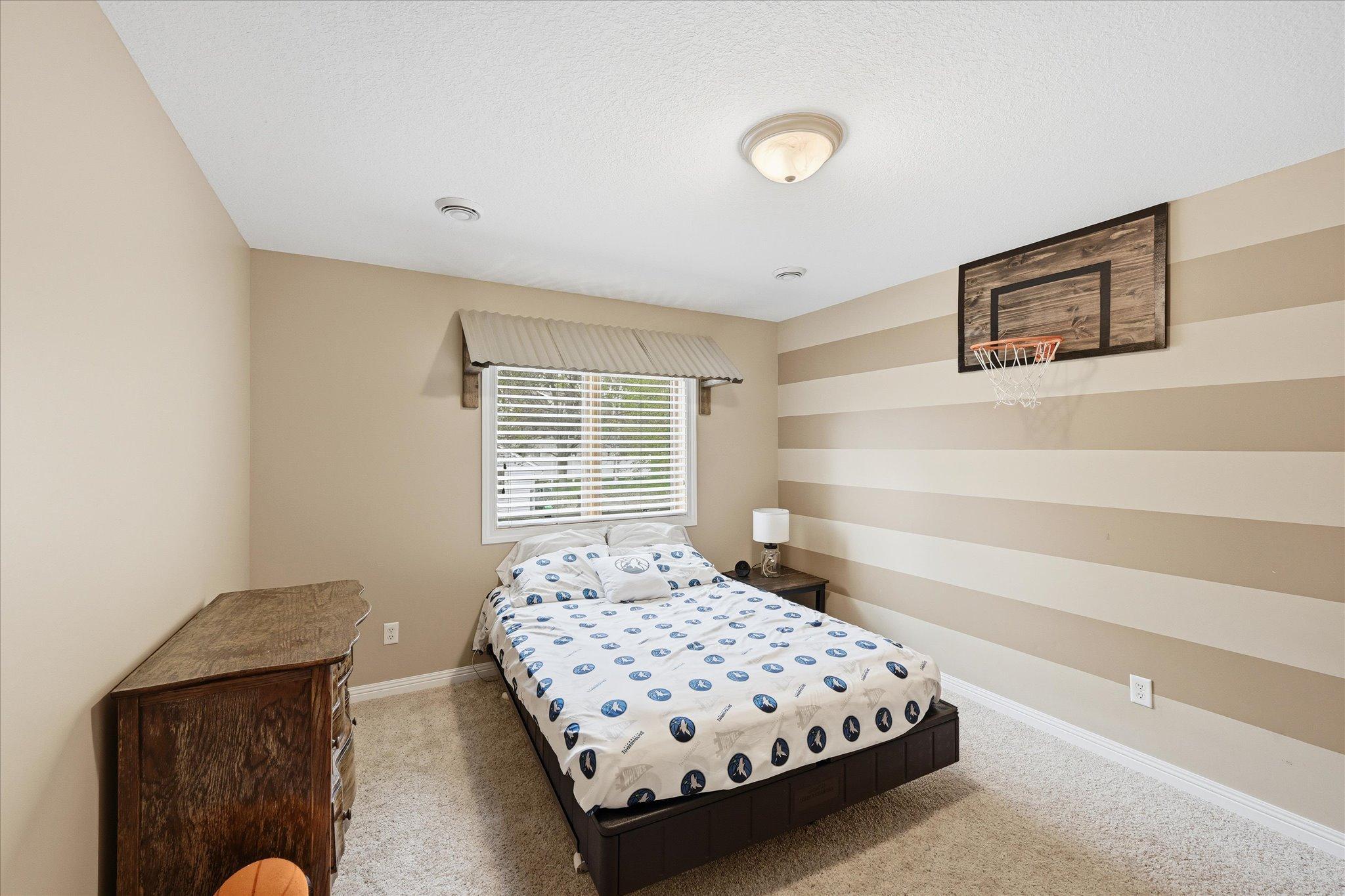 39-811 Montrose Blvd [3036401]- 039.jpg