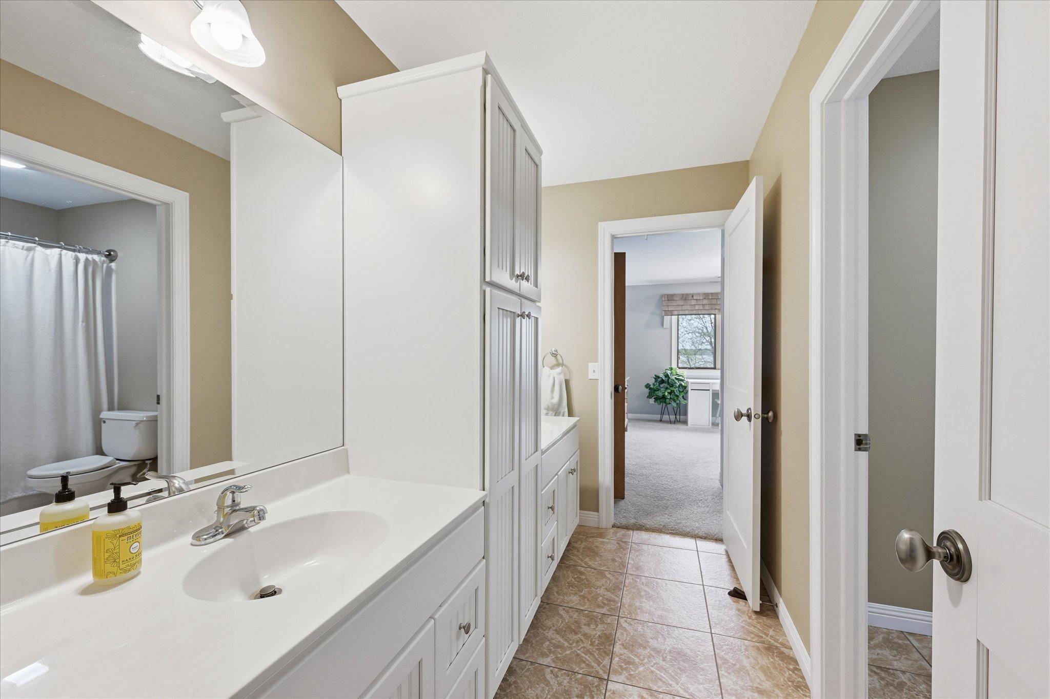 42-811 Montrose Blvd [3036401]- 042.jpg