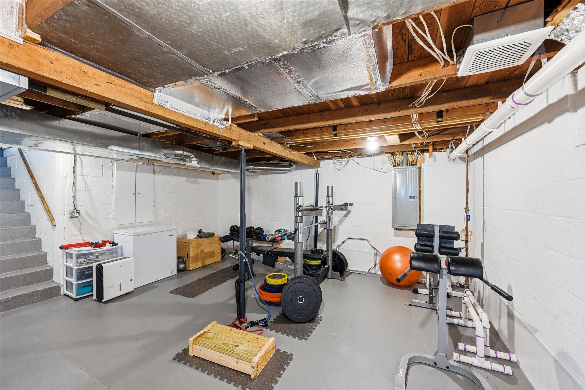 60-811 Montrose Blvd [3036401]- 060.jpg
