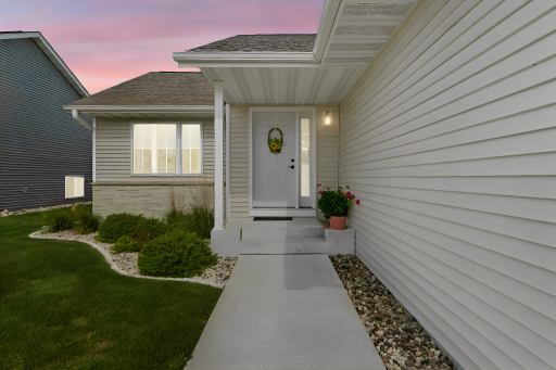 2004 Bluestem Drive, Mankato, MN 56001