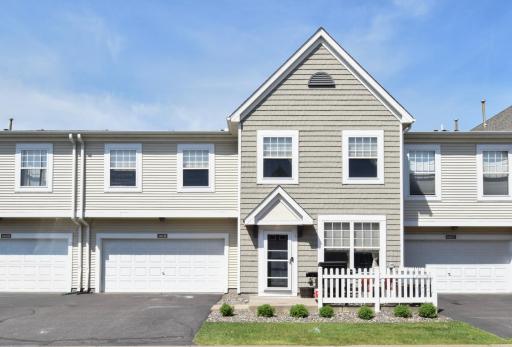 Welcome Home to this spacious townhome conveniently located near parks, dining and shopping in Otsego and Elk River!