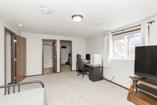 2554 54th Avenue S, Fargo, ND 58104