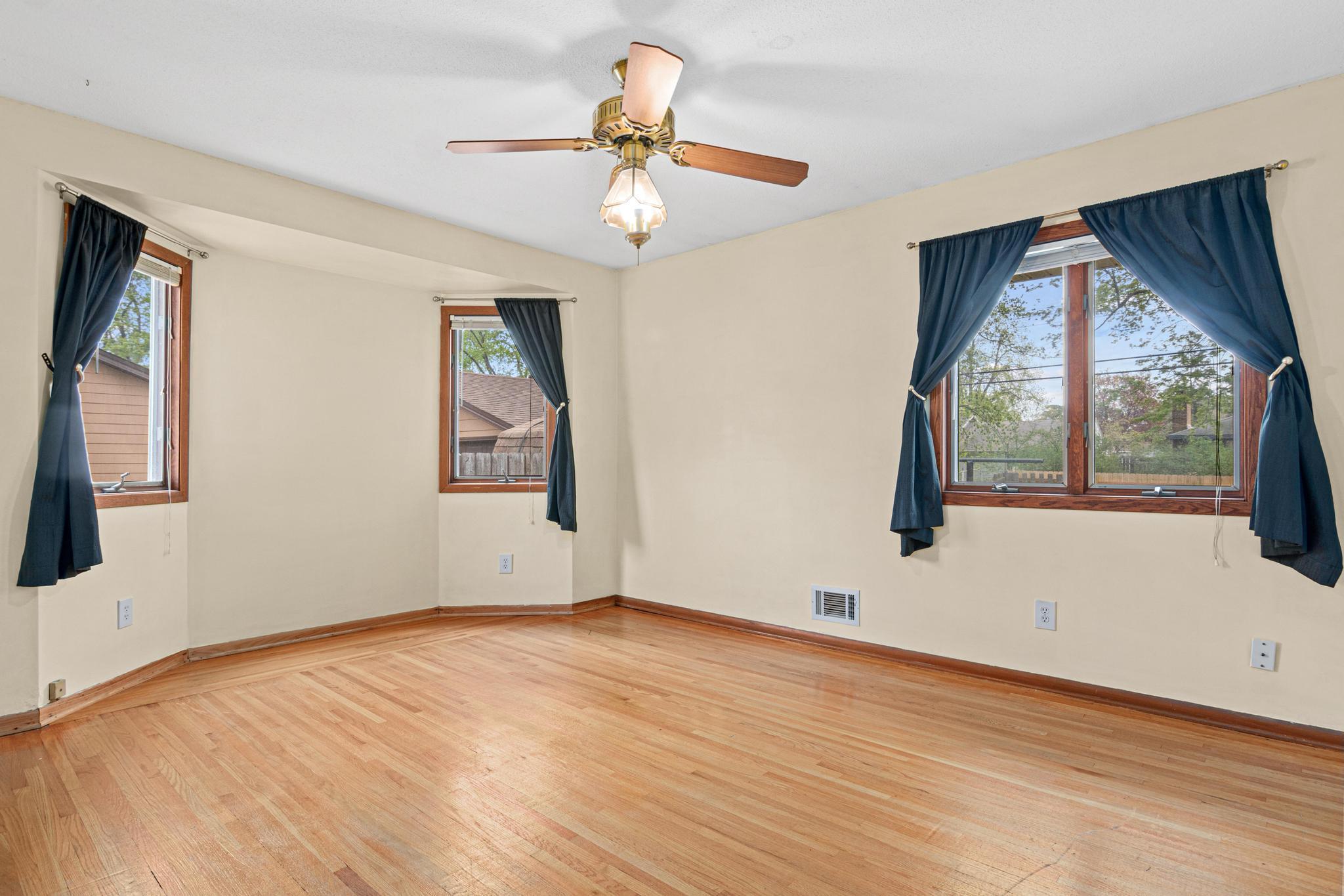 7012 Newton Ave N-7.jpg
