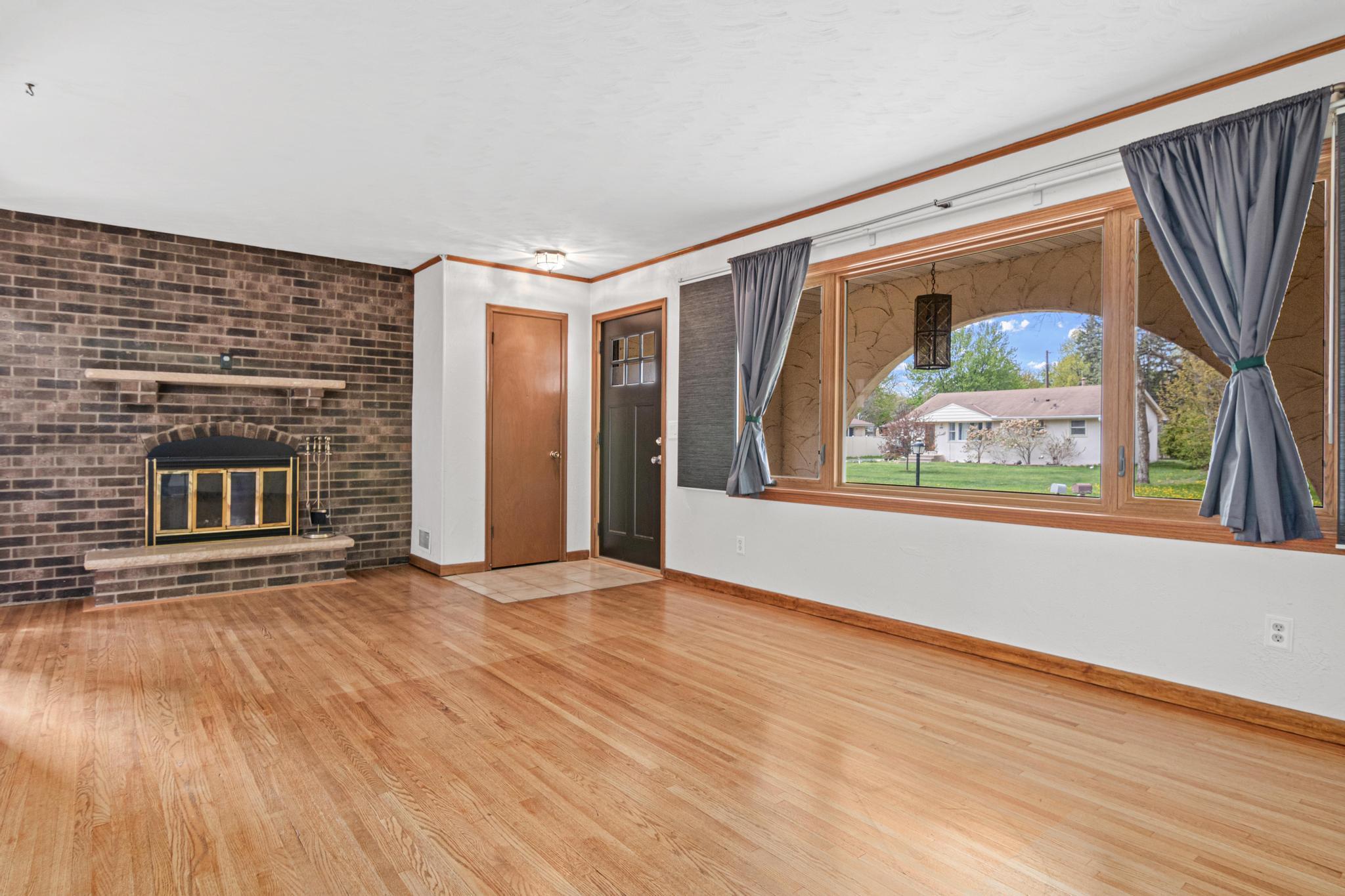 7012 Newton Ave N-4.jpg