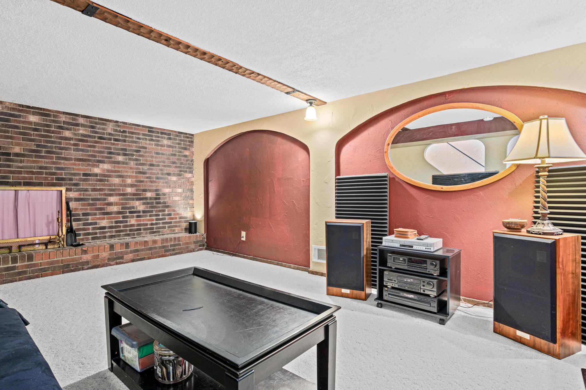 7012 Newton Ave N-16.jpg