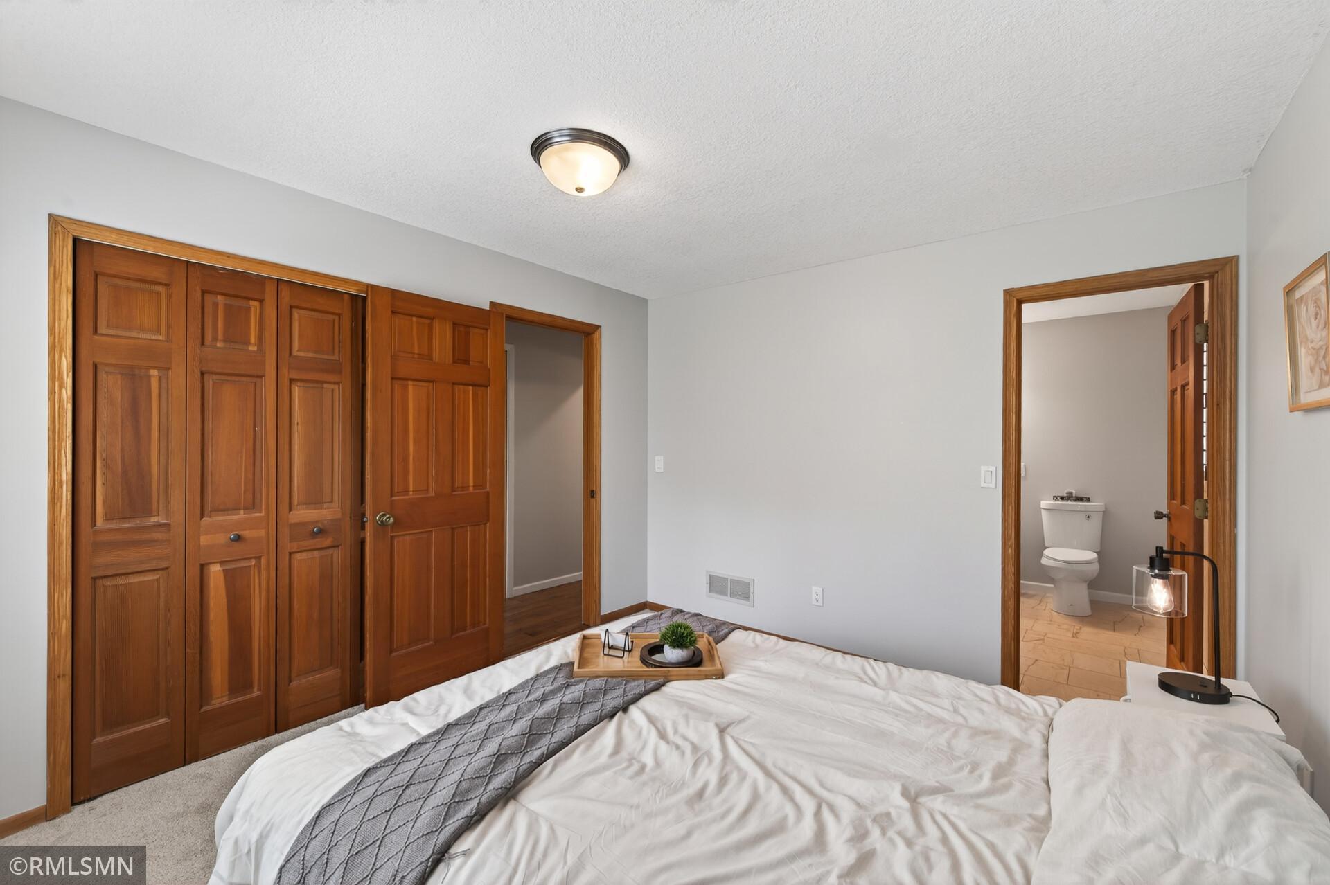 26_14331_Armstrong_blvd26_mls.jpg