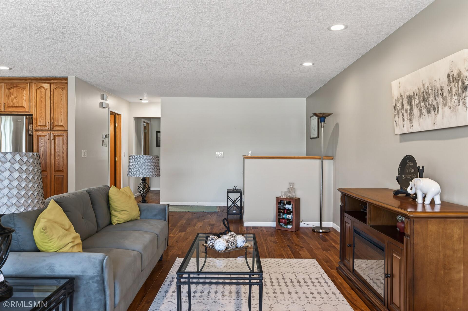 12_14331_Armstrong_blvd12_mls.jpg