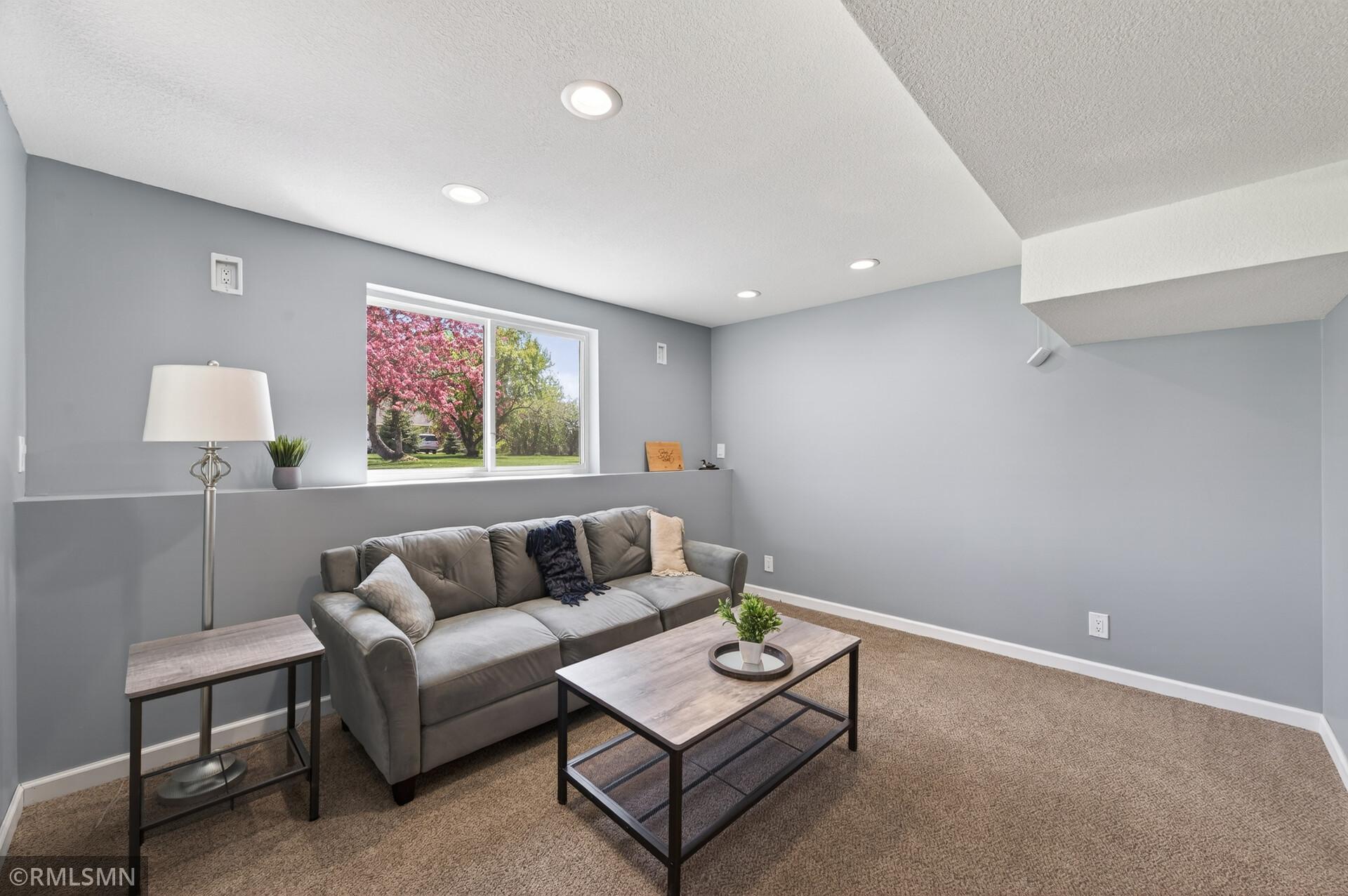 32_14331_Armstrong_blvd32_mls.jpg