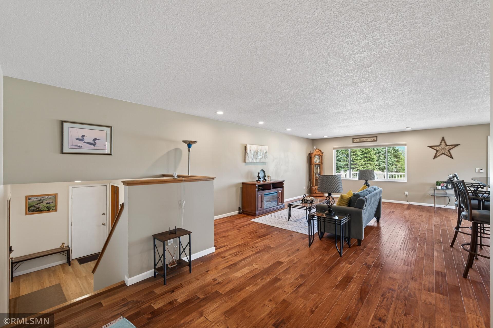 21_14331_Armstrong_blvd21_mls.jpg