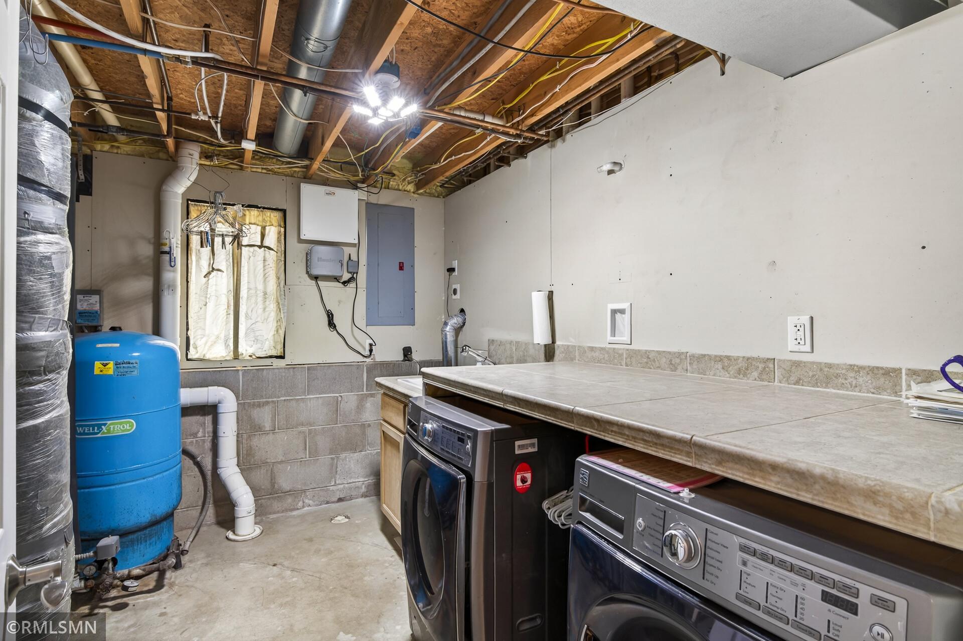 41_14331_Armstrong_blvd41_mls.jpg