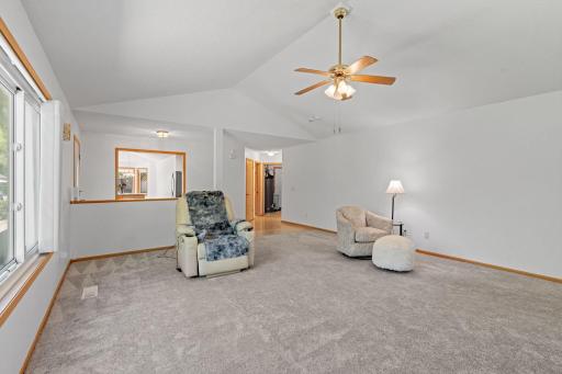 Perfect-sized living room with a comfortable layout ideal for relaxing and spending time with friends and family.