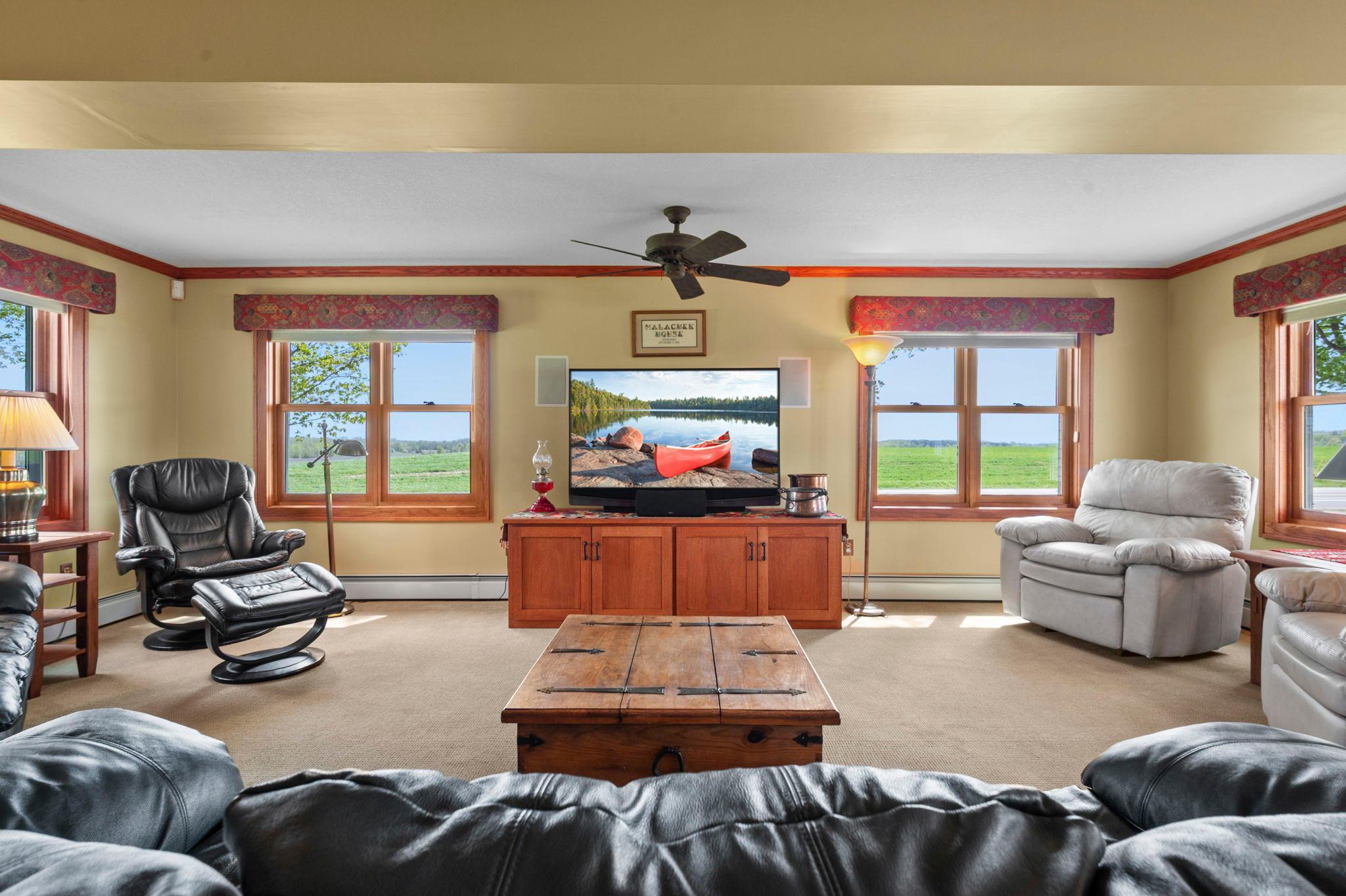 31-web-or-mls-8711 County Rd 7 NW-160.jpg