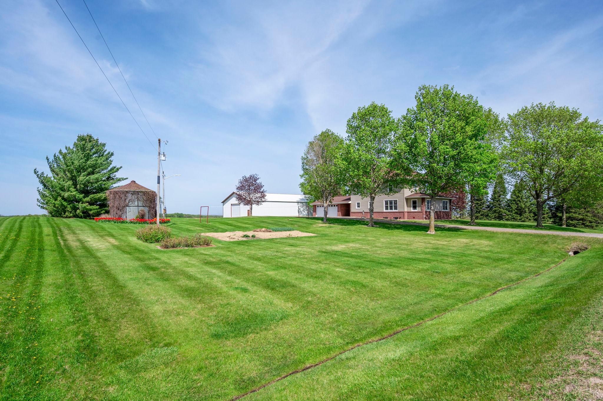 19-web-or-mls-8711 County Rd 7 NW-6.jpg
