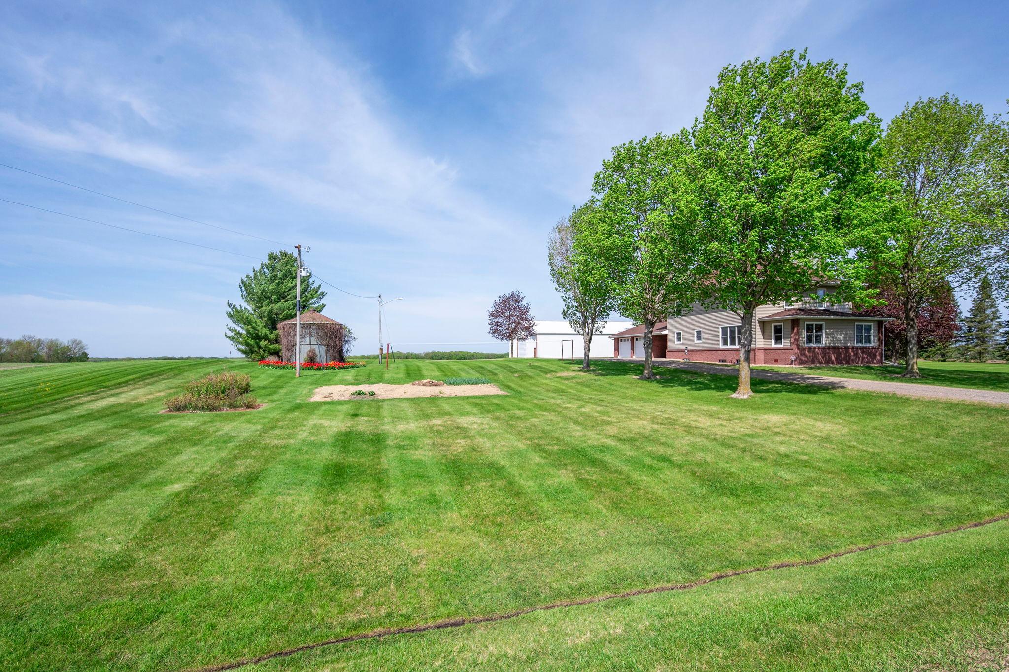 21-web-or-mls-8711 County Rd 7 NW-16.jpg