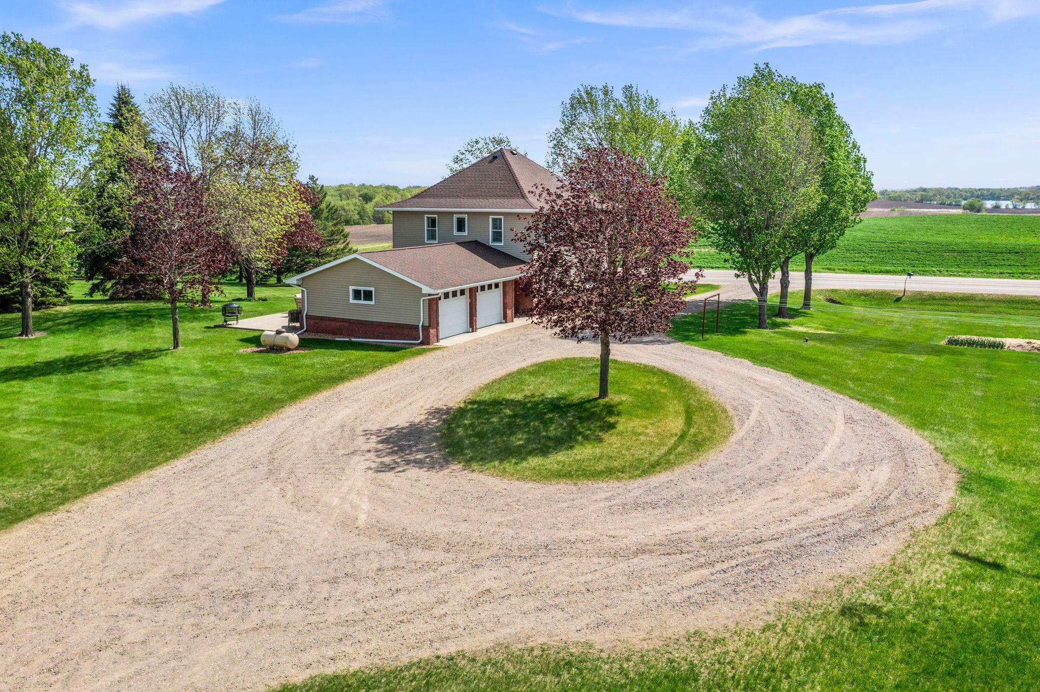 16-web-or-mls-8711 County Rd 7 NW-400.jpg