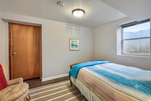 Bedroom in the basement (bedroom 4 of 5)