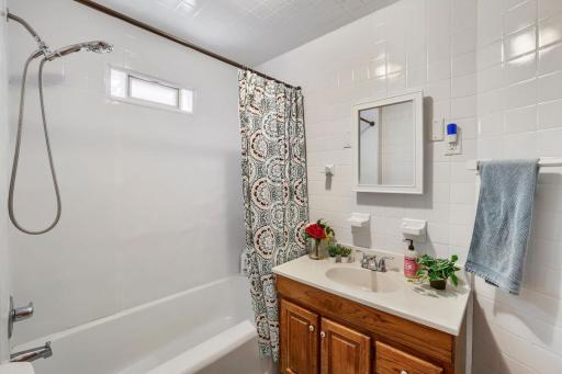 1017 18 1/2 Avenue NE, Minneapolis, MN 55418