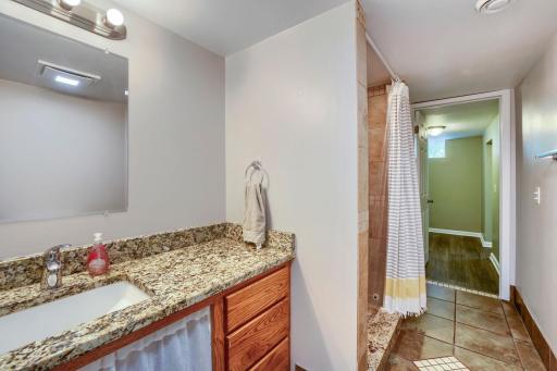 2 Ave NE - Web Quality - 047 - 37 Bathroom.jpg