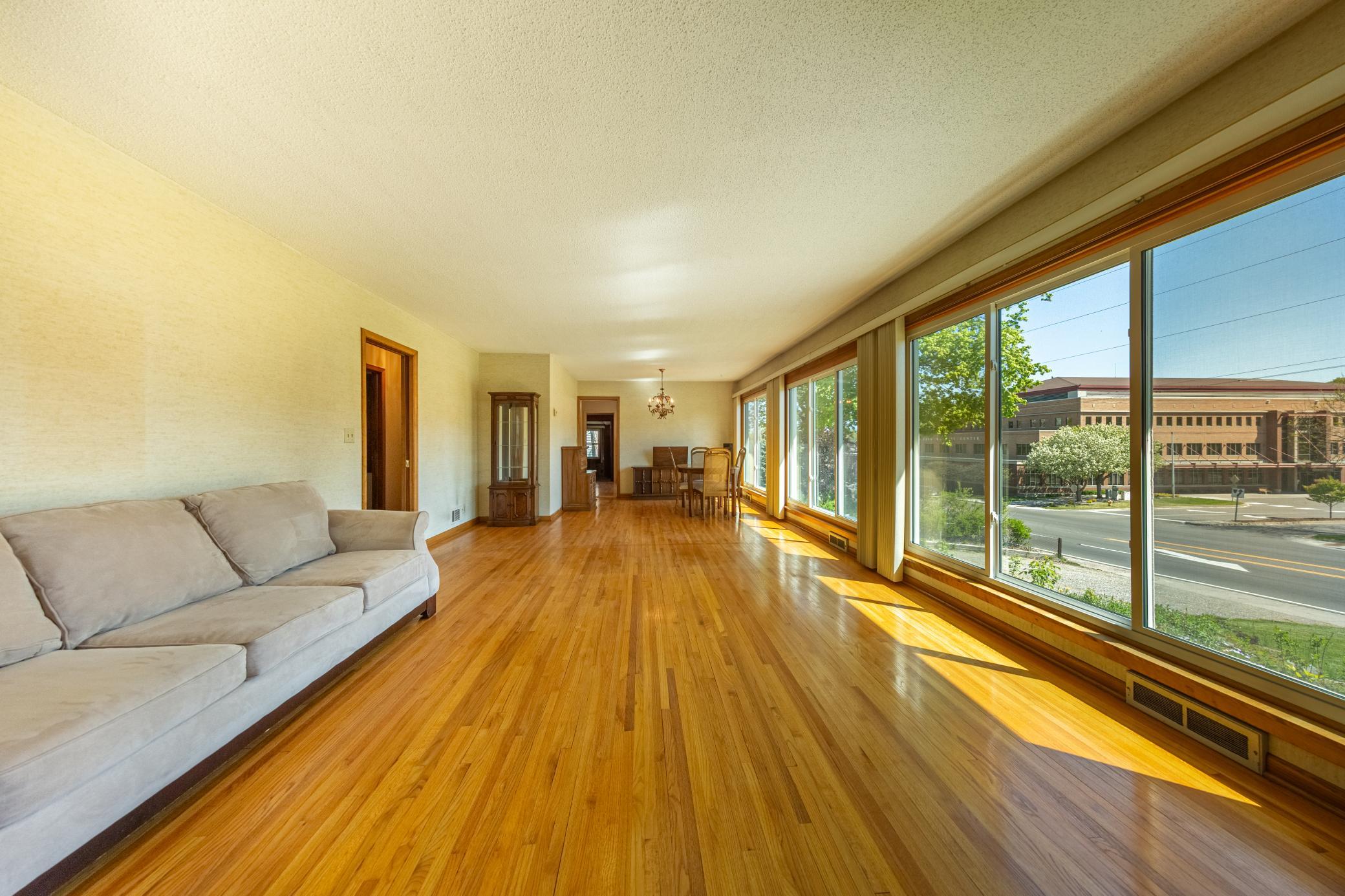 Beautiful oak floors