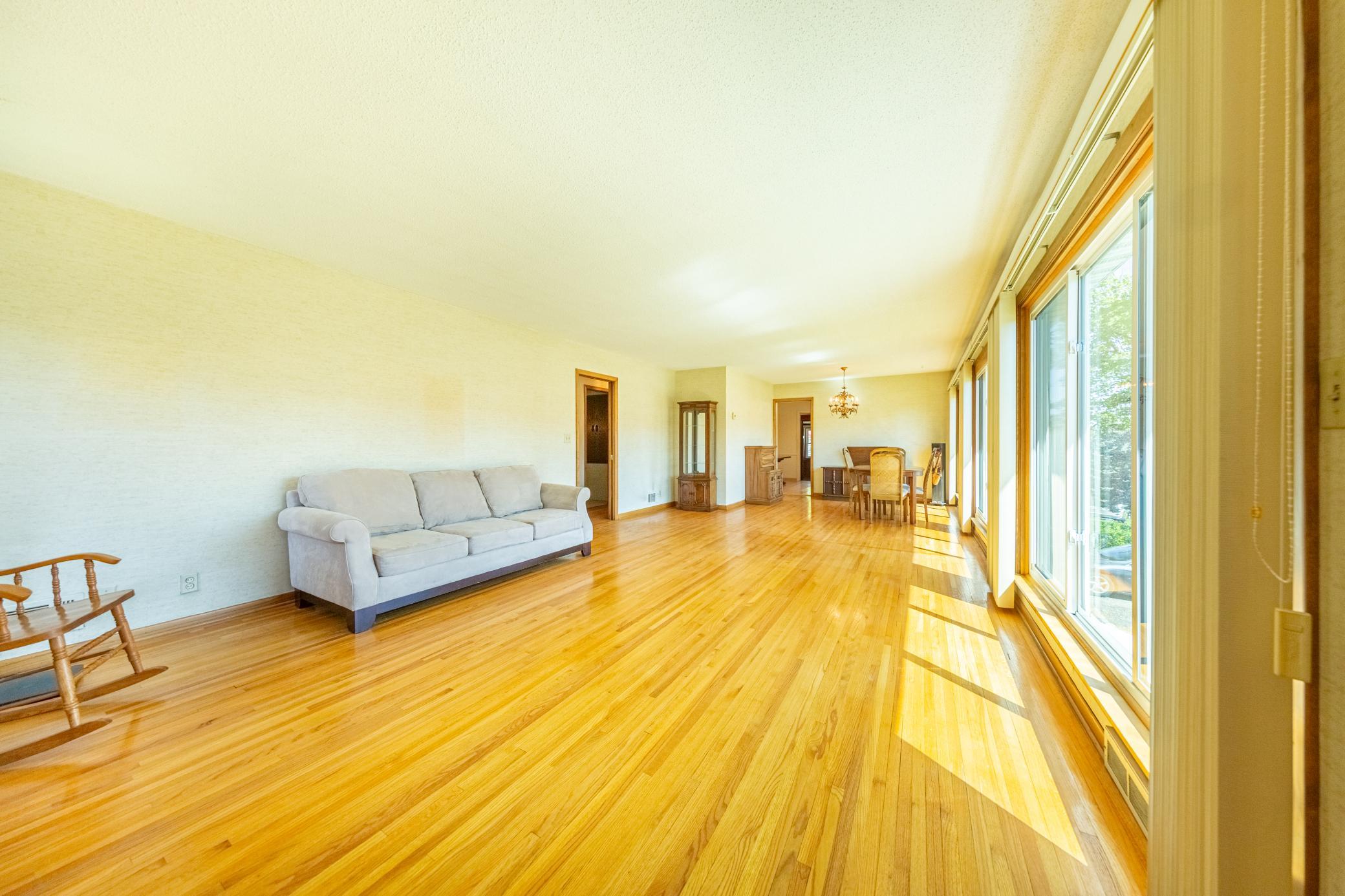 Dining/living room