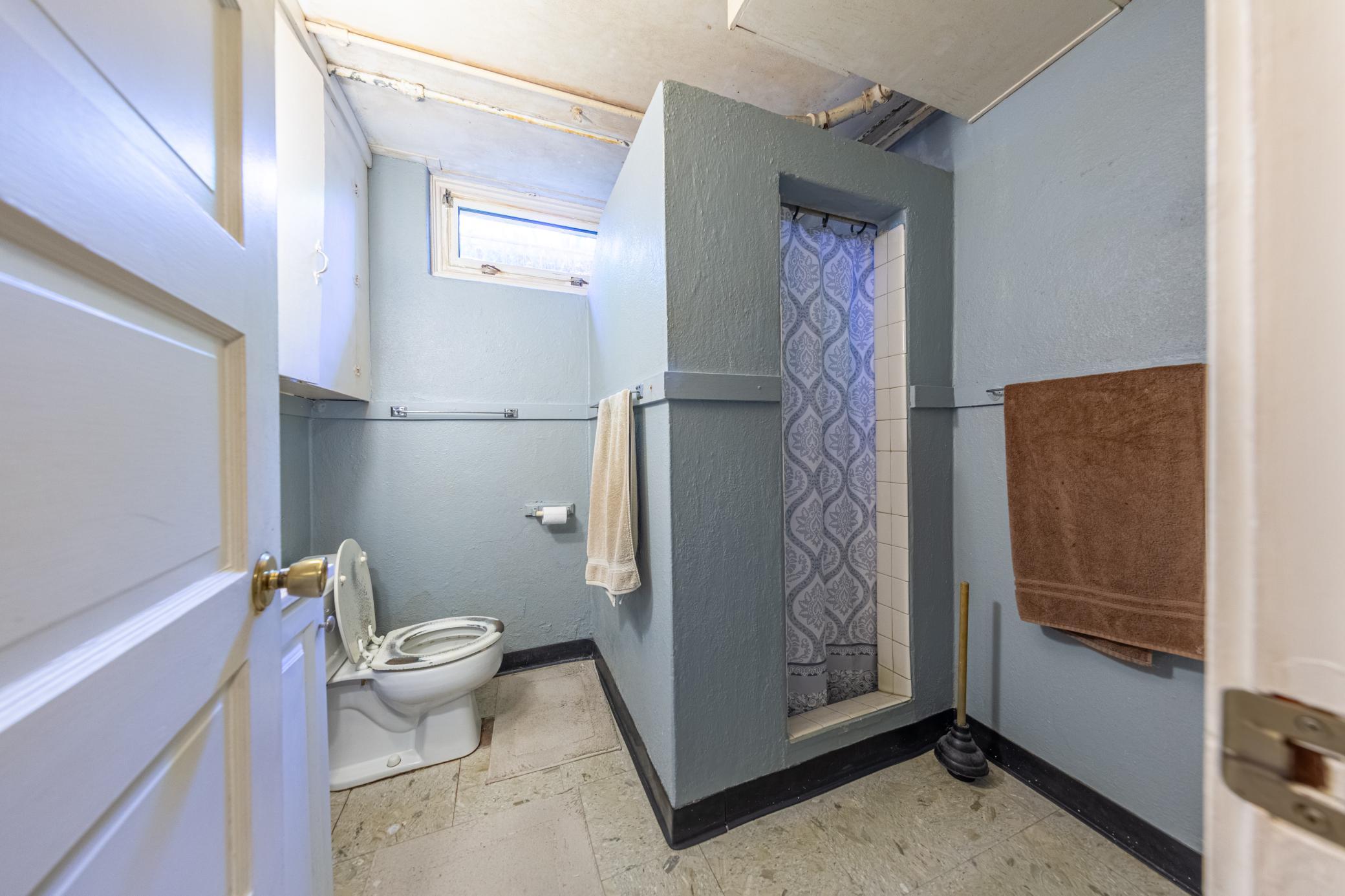 Lower level bathroom in "Mother-in-law" level