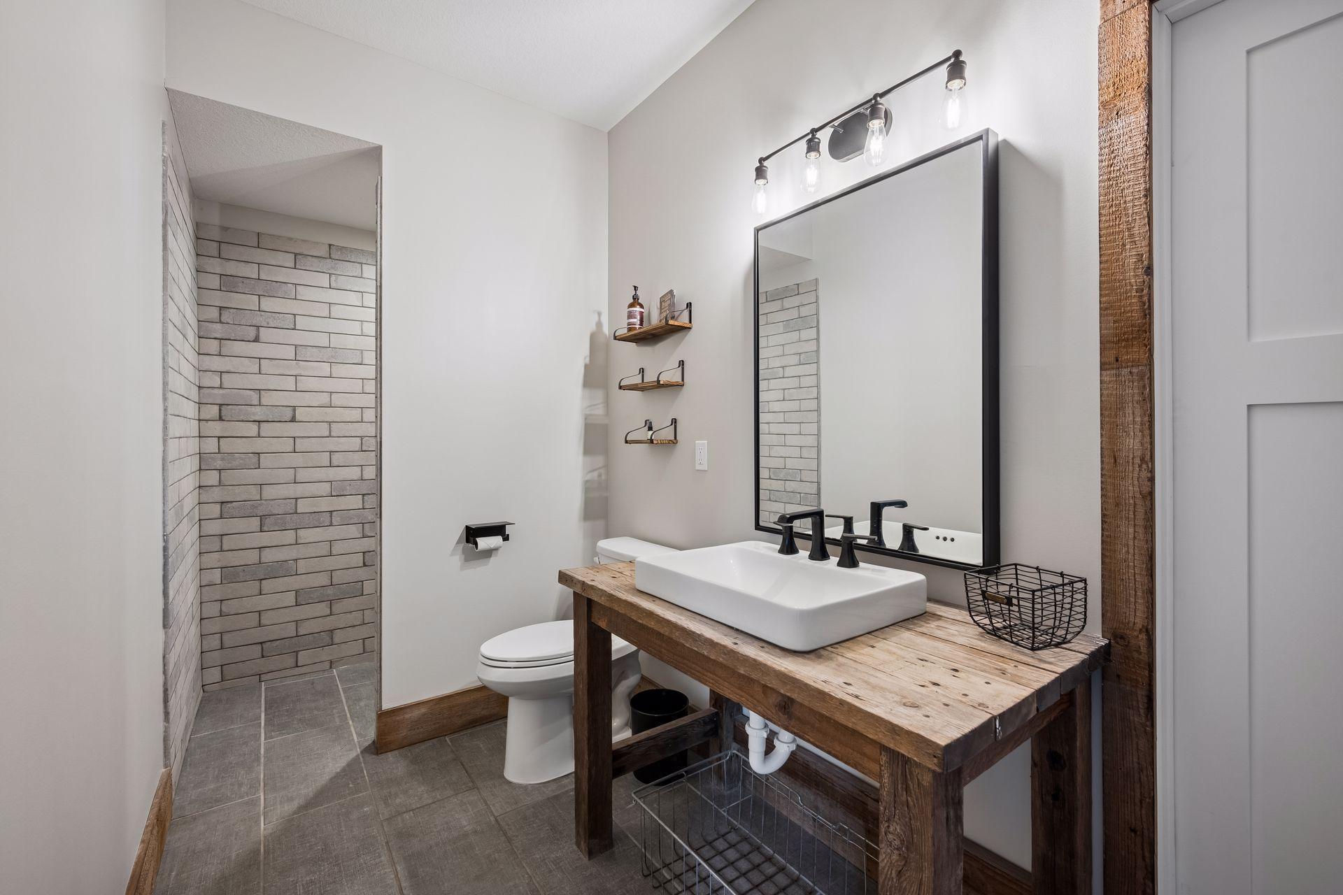 Lower level 3/4 bathroom.