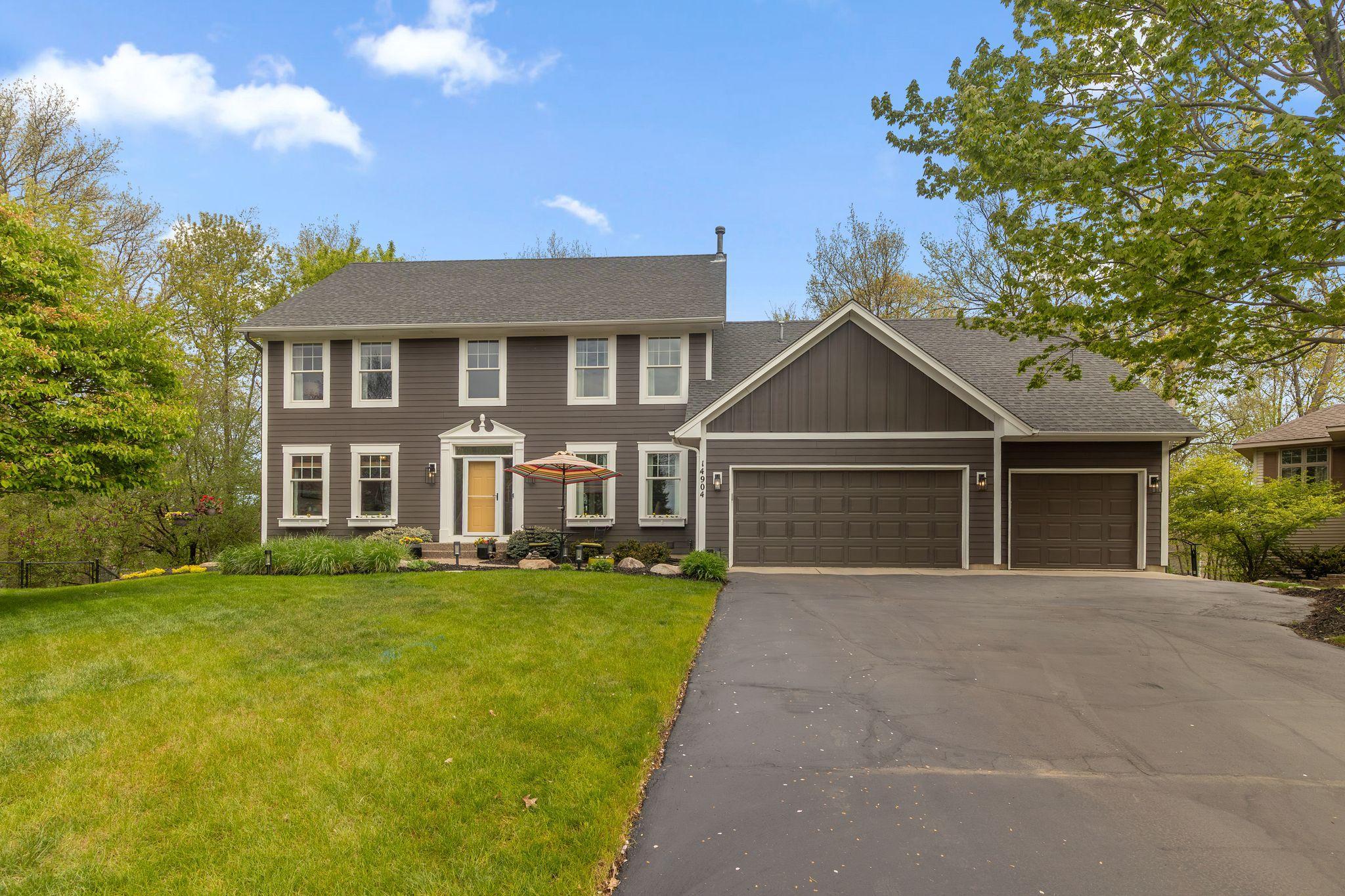 Custom-built by McDonald Construction and situated in a quiet cul-de-sac in desirable Dufferin Park