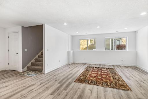 16872 Eagleview Drive, Lakeville, MN 55044
