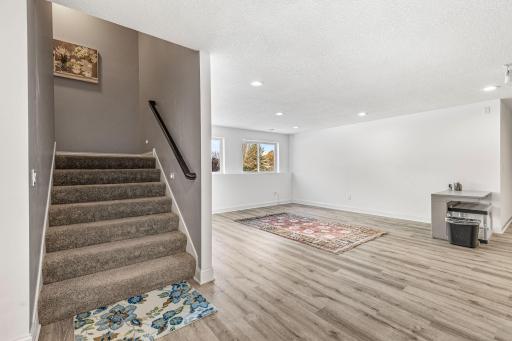 16872 Eagleview Drive, Lakeville, MN 55044