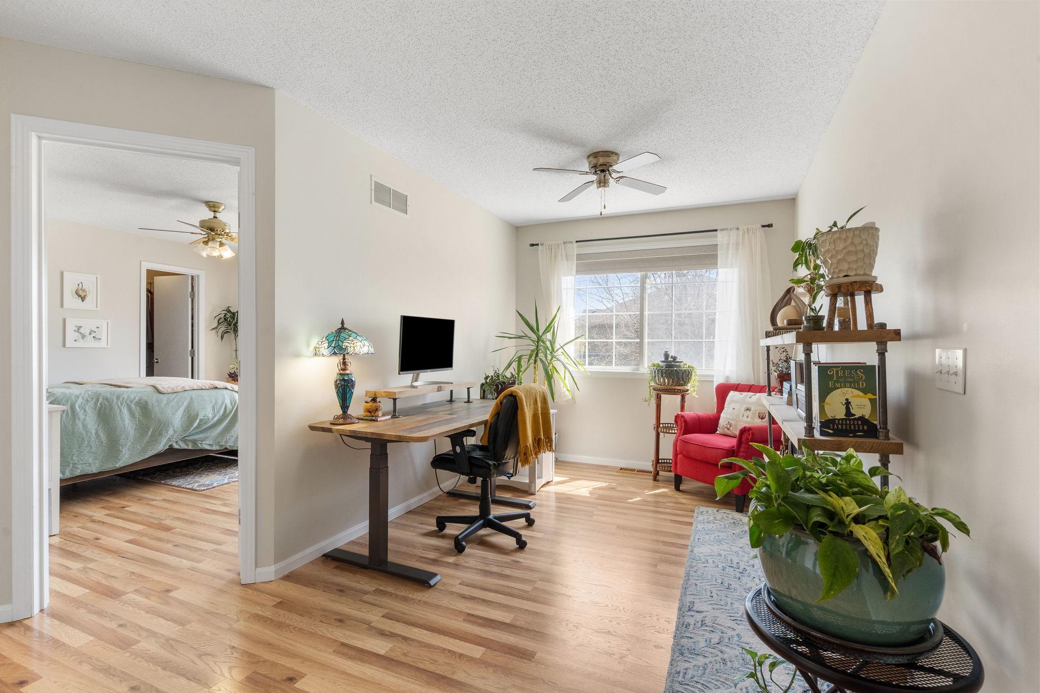 27-web-or-mls-592 Mariner Way-27.jpg