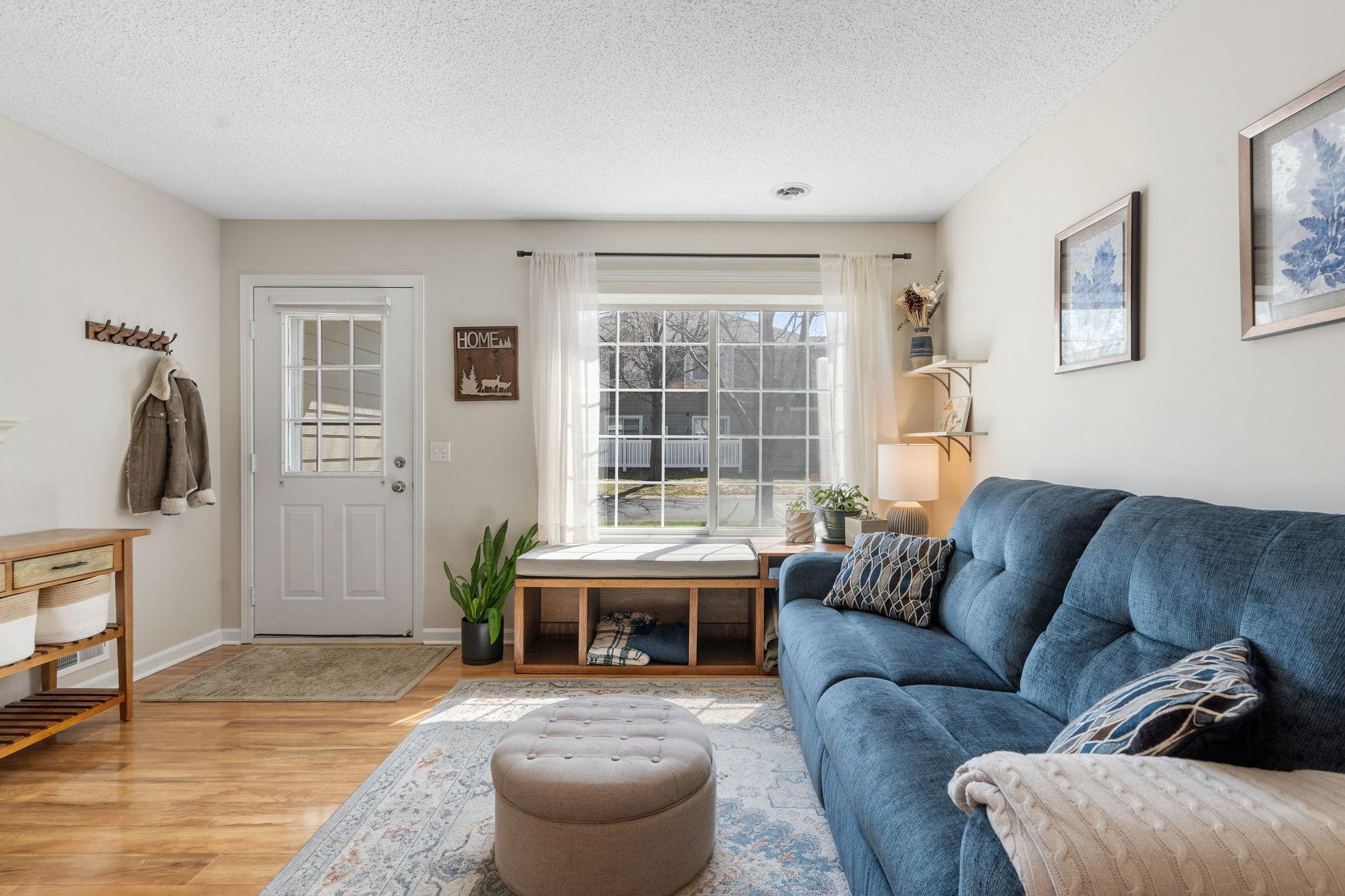 17-web-or-mls-592 Mariner Way-17.jpg