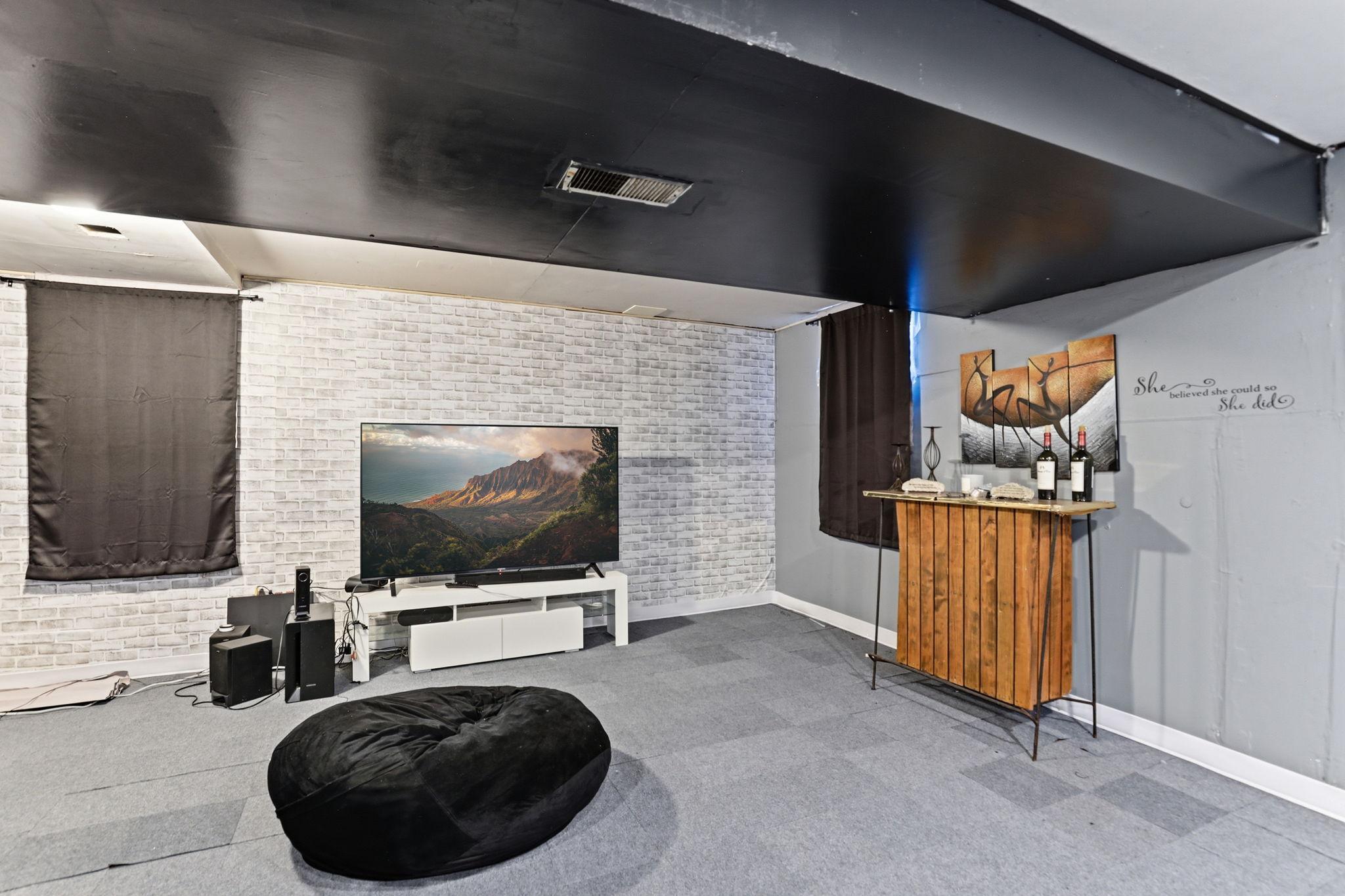 24-web-or-mls-2510-Cavell-Ave-24.jpg