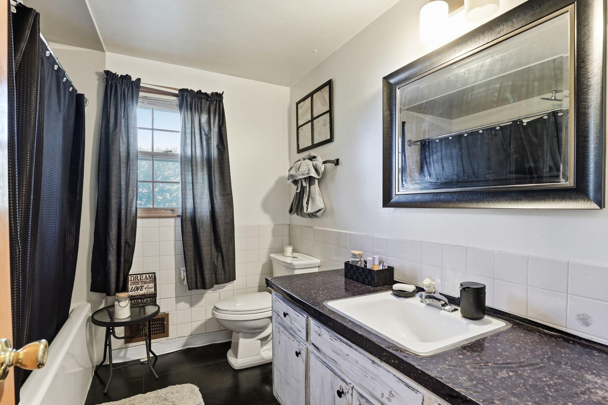 21-web-or-mls-2510-Cavell-Ave-21.jpg