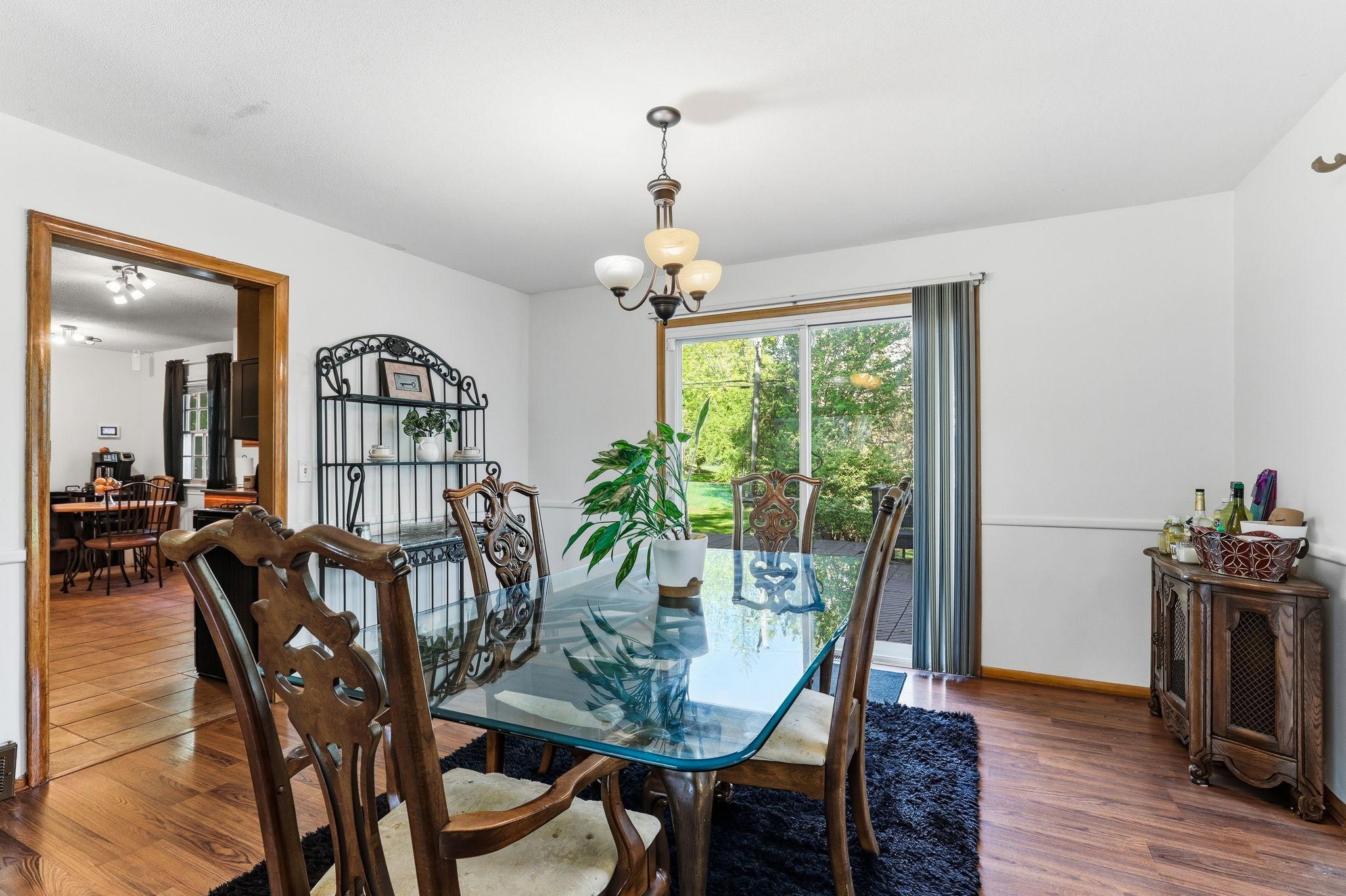 7-web-or-mls-2510-Cavell-Ave-07.jpg