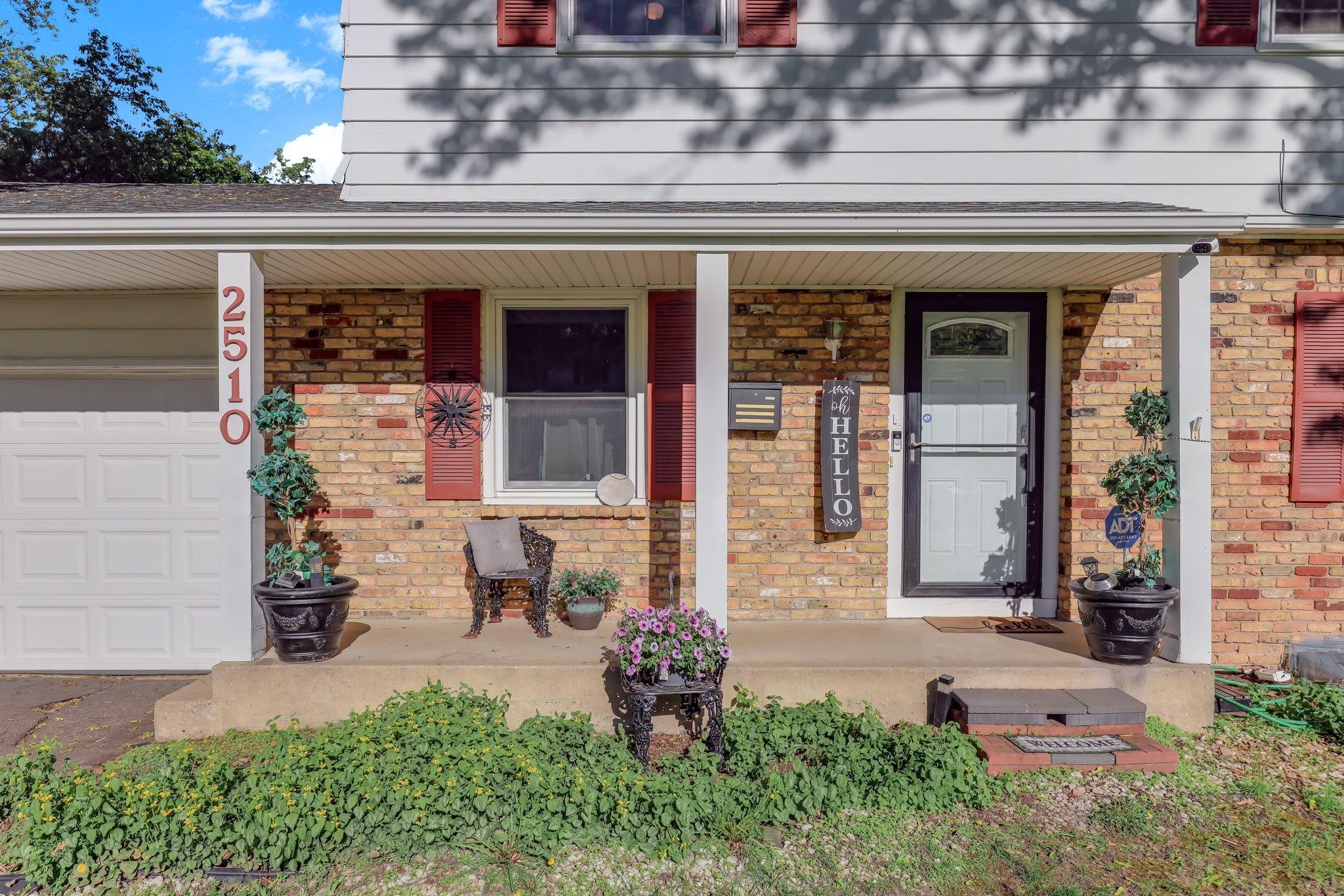 3-web-or-mls-2510-Cavell-Ave-03.jpg