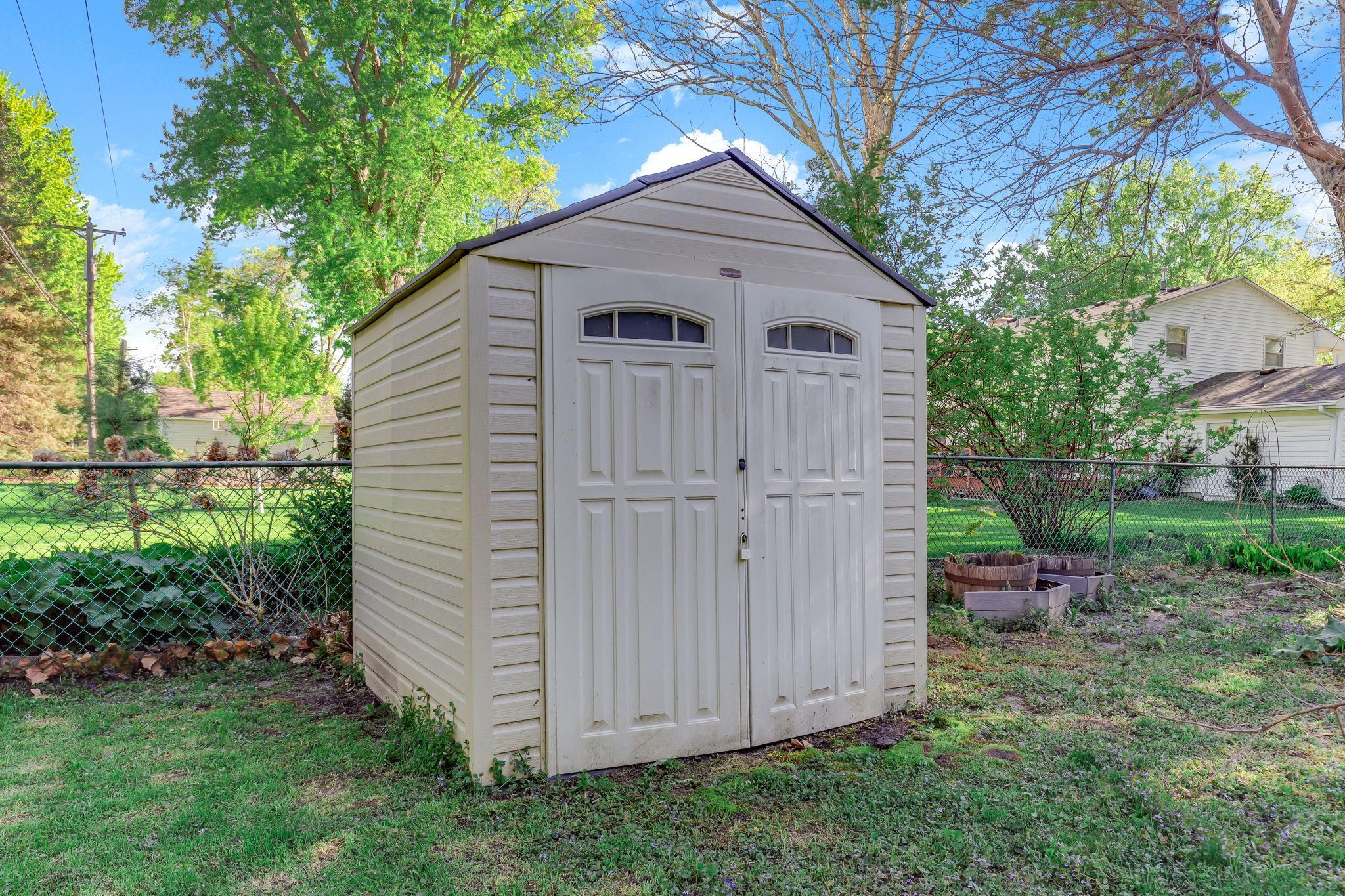 38-web-or-mls-2510-Cavell-Ave-38.jpg