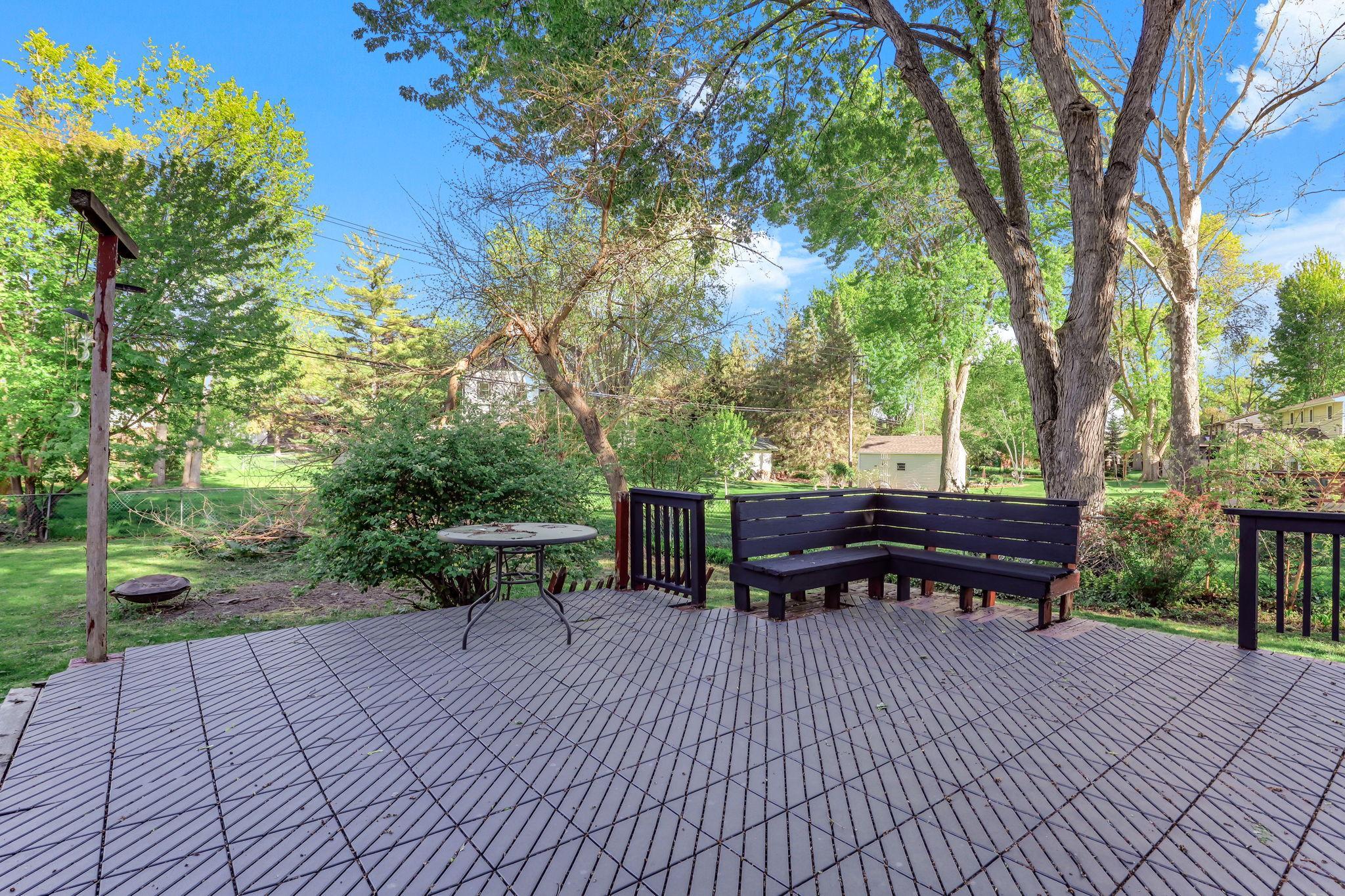 35-web-or-mls-2510-Cavell-Ave-35.jpg