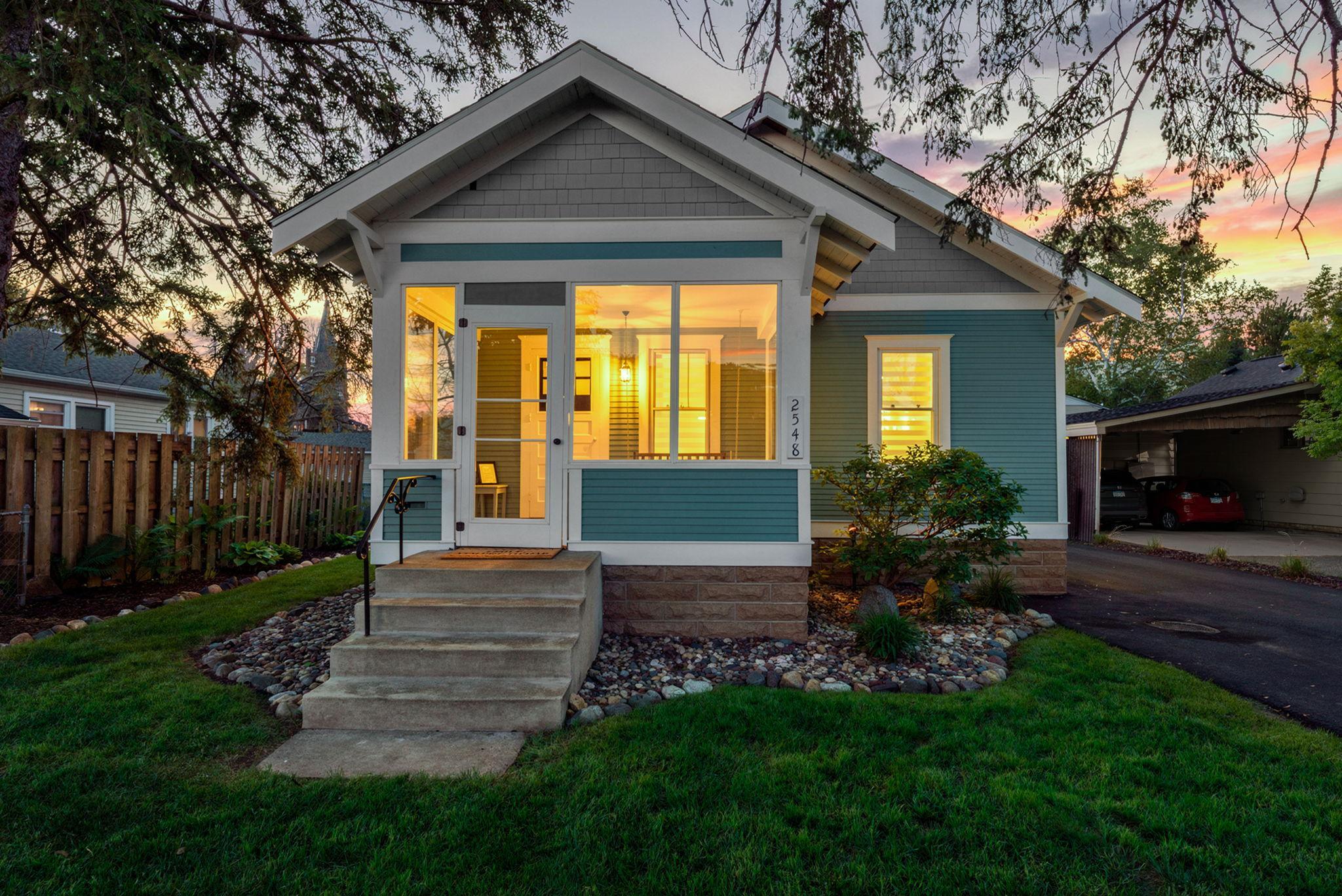 Welcome to 2548 17th Ave E in charming North St. Paul.