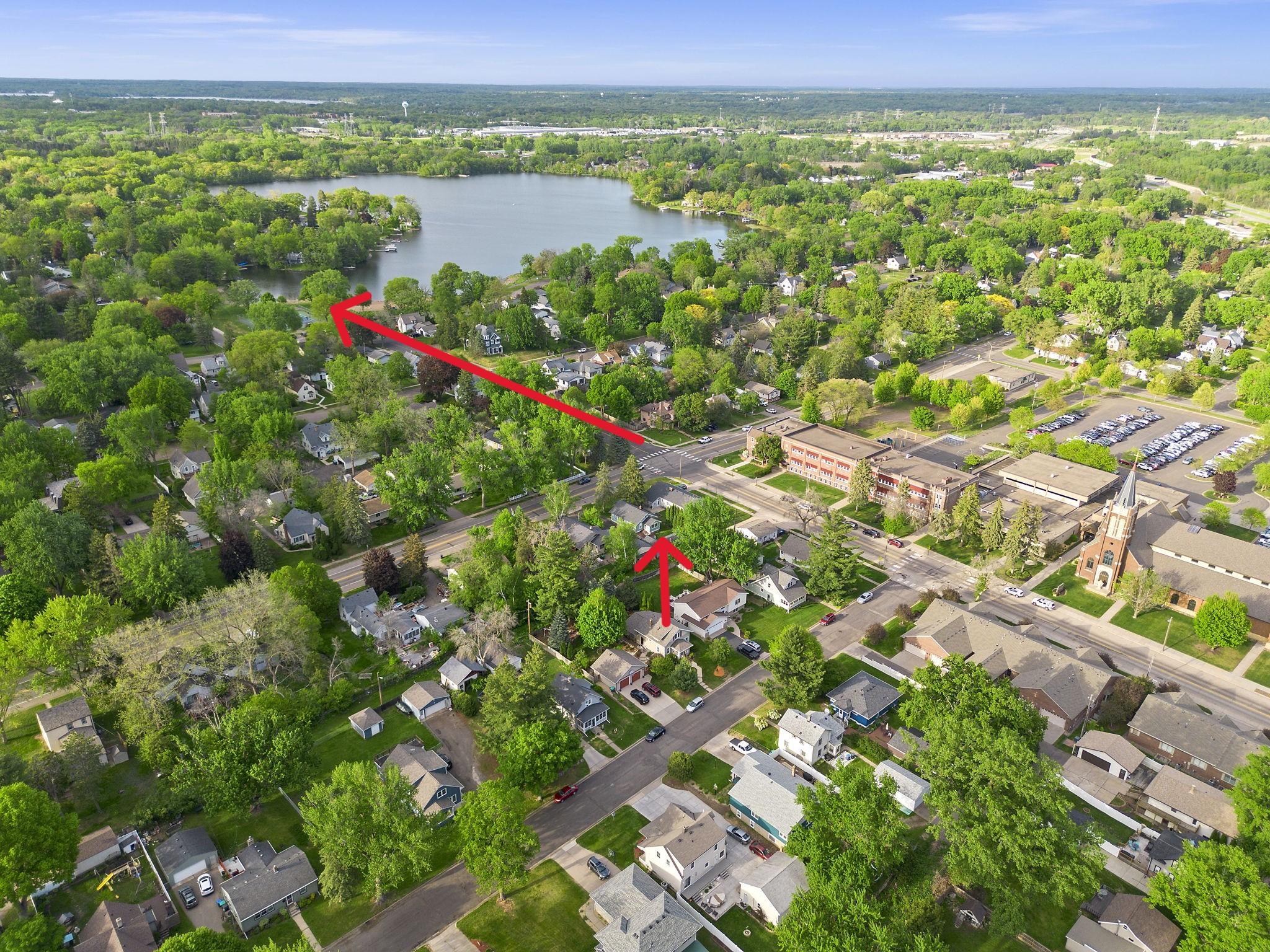 The shorter arrow denotes the property, and the longer arrow shows the 2 blocks to Silver Lake Park via Margaret St.