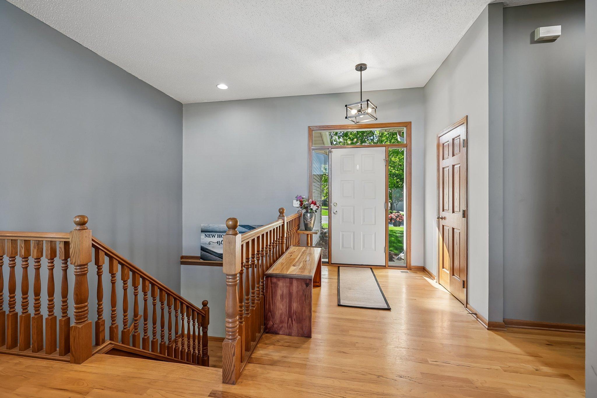 7-web-or-mls-Overlook Dr SE-S2105-007.jpg